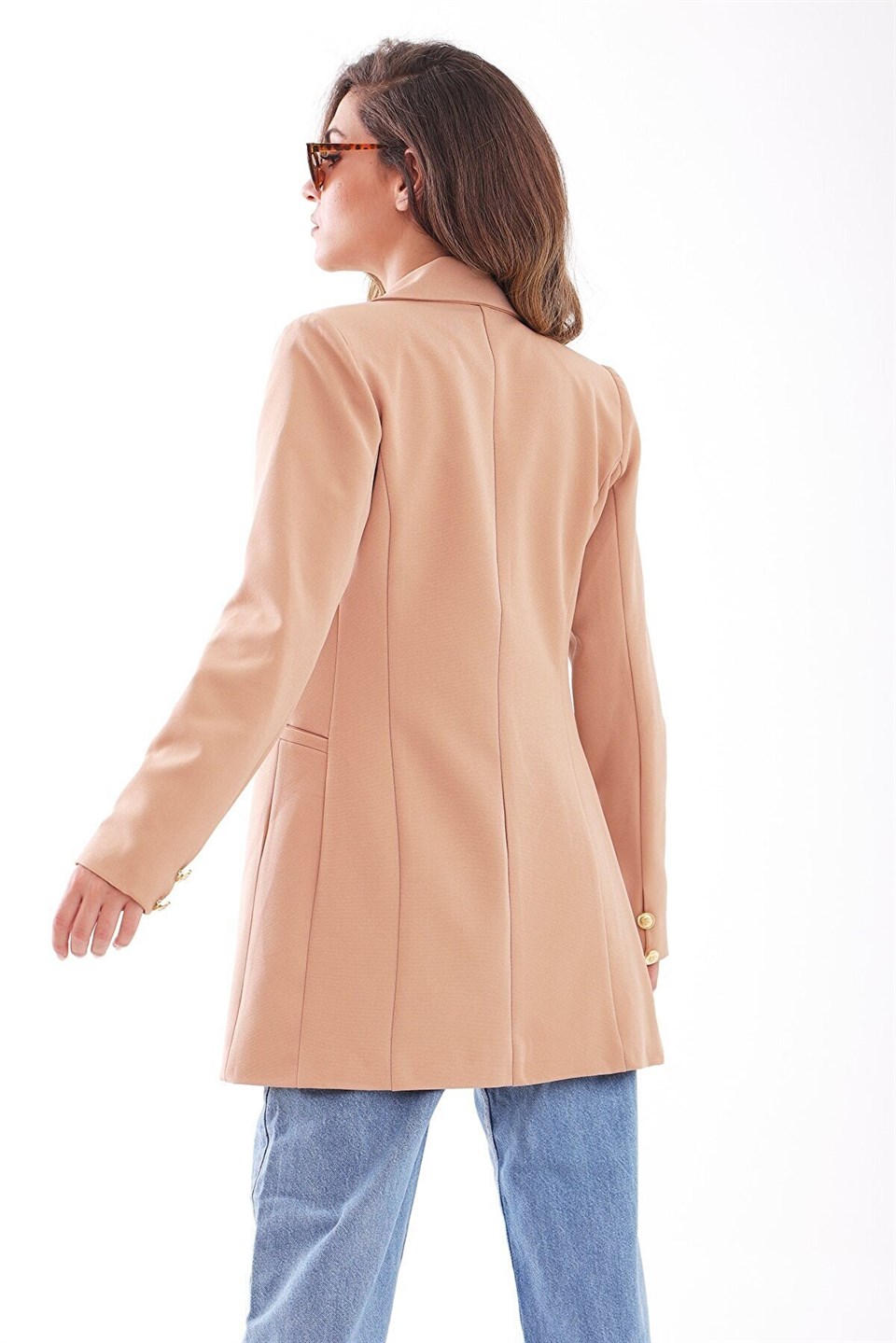 Omuzları Vatkalı Önü Çıtçıtlı Atlas Kumaş Kadın Blazer Ceket - Bej