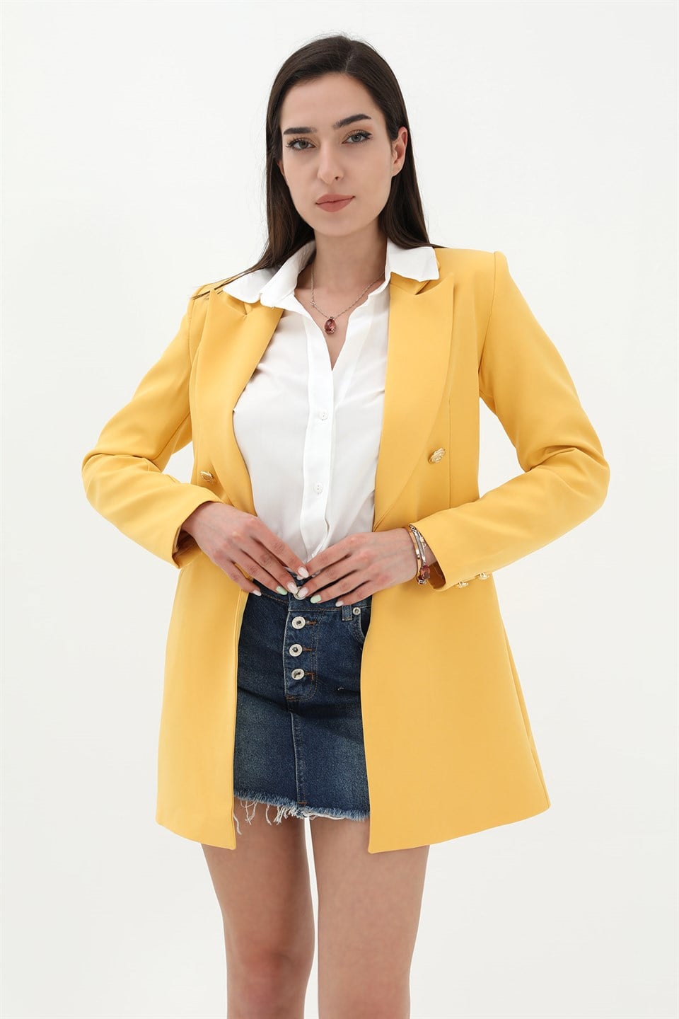 Omuzları Vatkalı Önü Çıtçıtlı Atlas Kumaş Kadın Blazer Ceket - Sarı