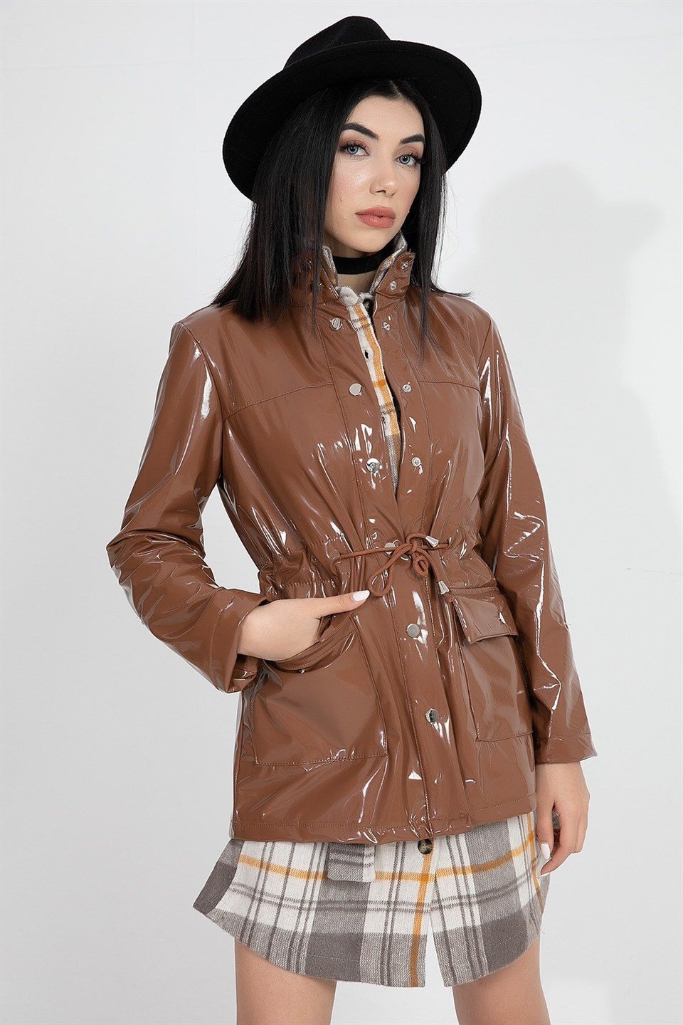 Su Geçirmez Kadın Rugan Yağmurluk - Taba