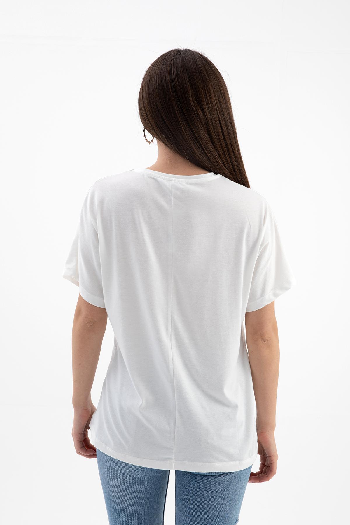 V Yaka Broş Gül Detaylı T-shirt - Siyah