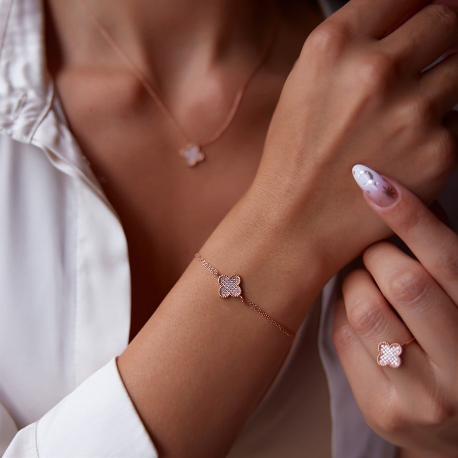Rose Altın Minimal Yonca Kolye