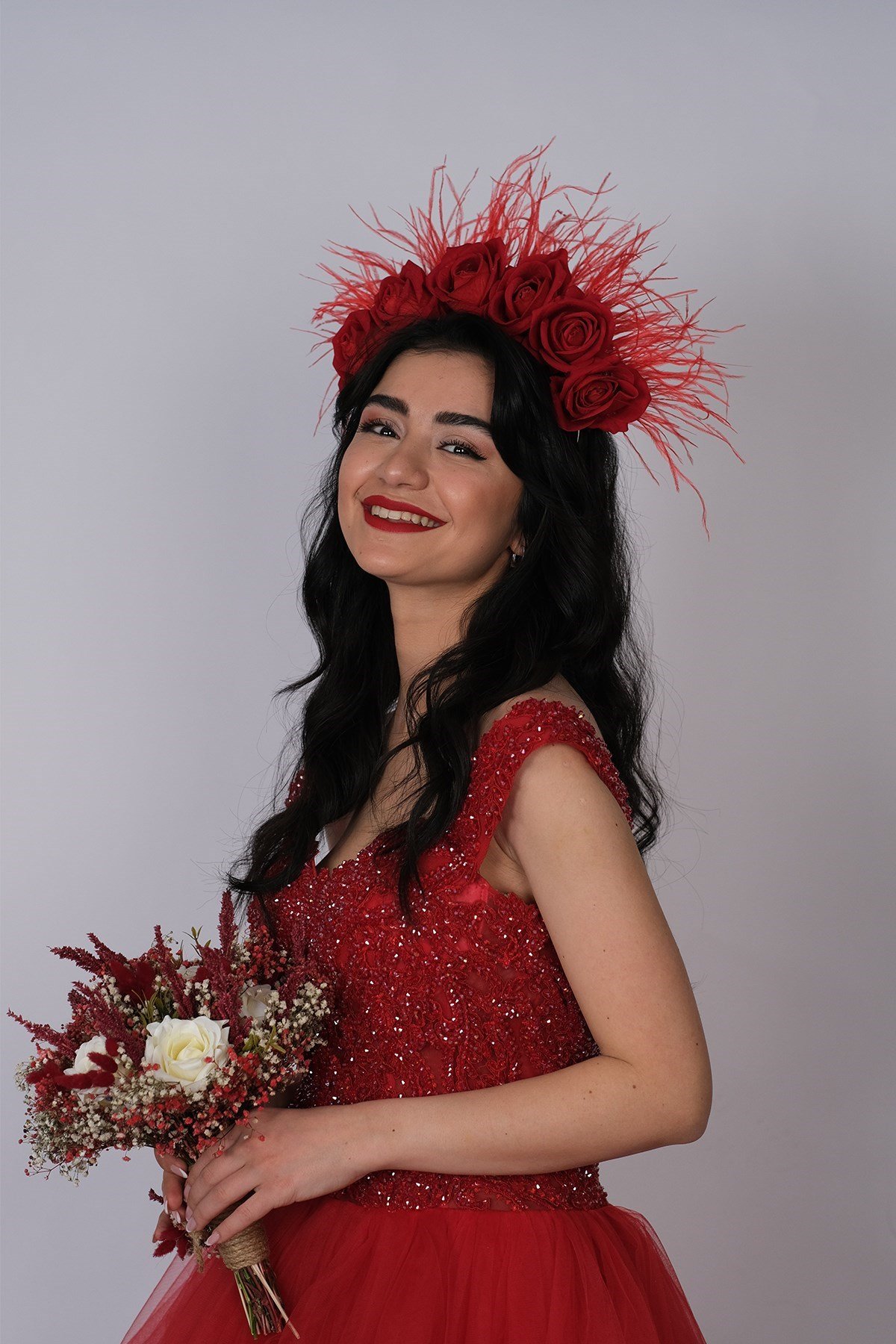 Kırmızı Kadife Güllü Tüylü Tasarım Gelin Kına Tacı