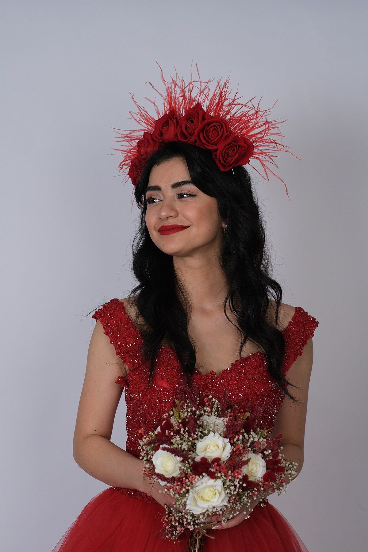 Kırmızı Kadife Güllü Tüylü Tasarım Gelin Kına Tacı