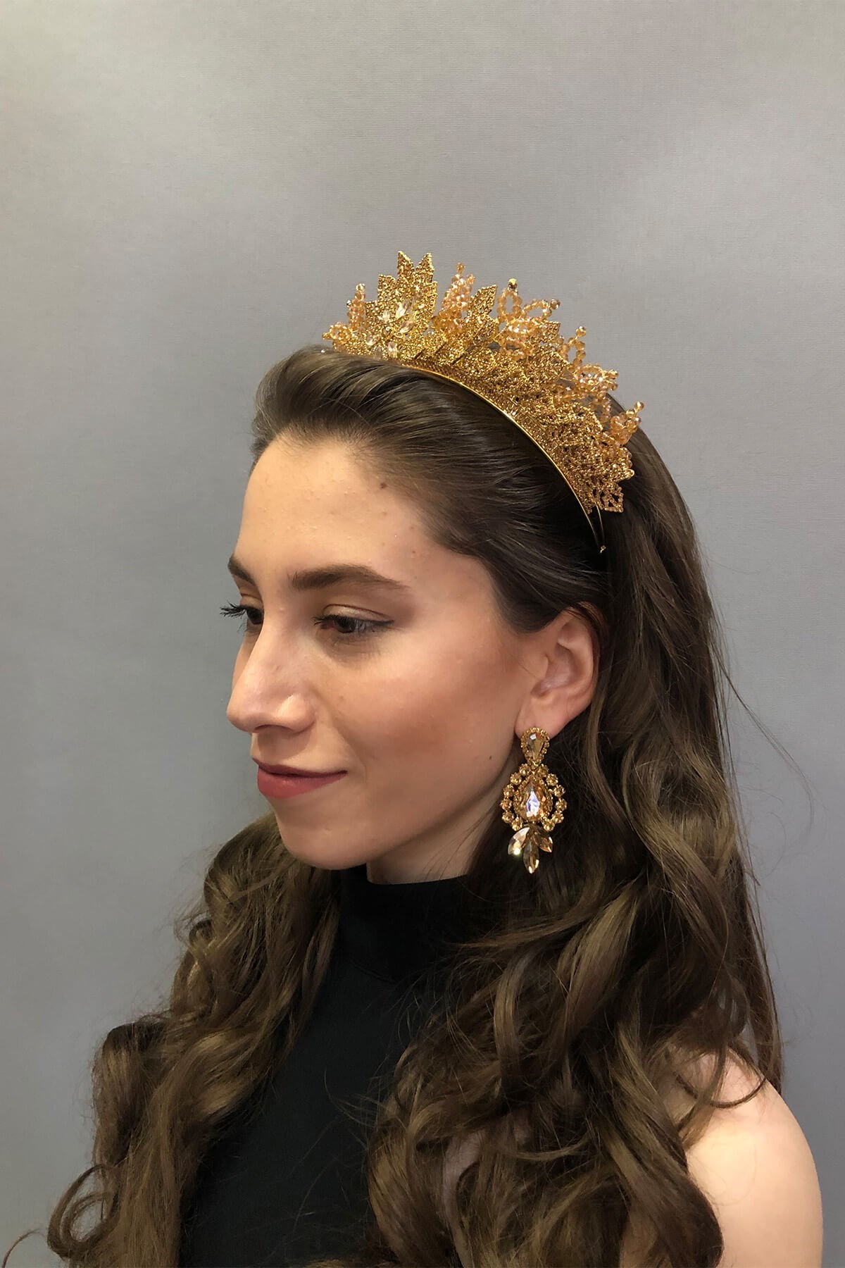 Omega Model Bal Rengi Gelin Kına Tacı ve Küpesi