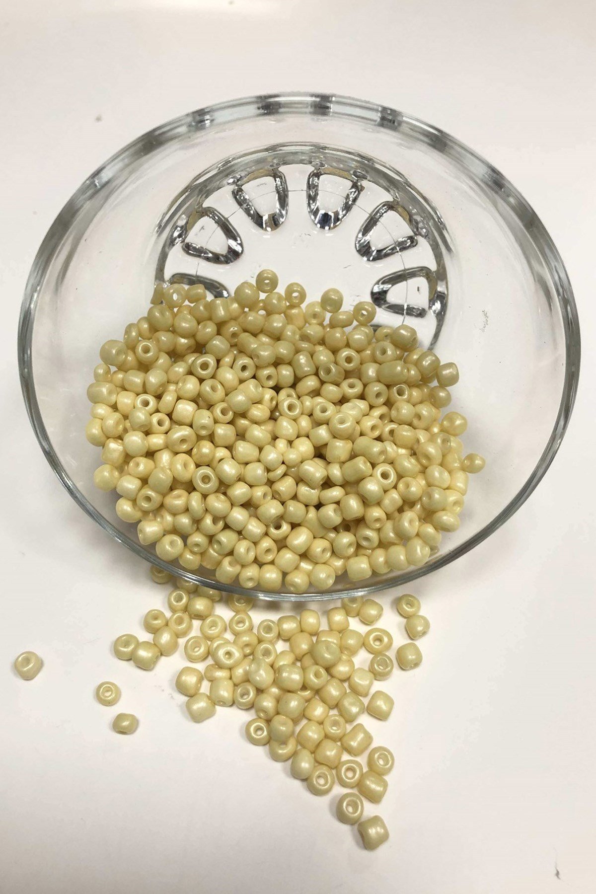 Soluk Sarı Kum Boncuk Orta Boy 4 mm 50 gr