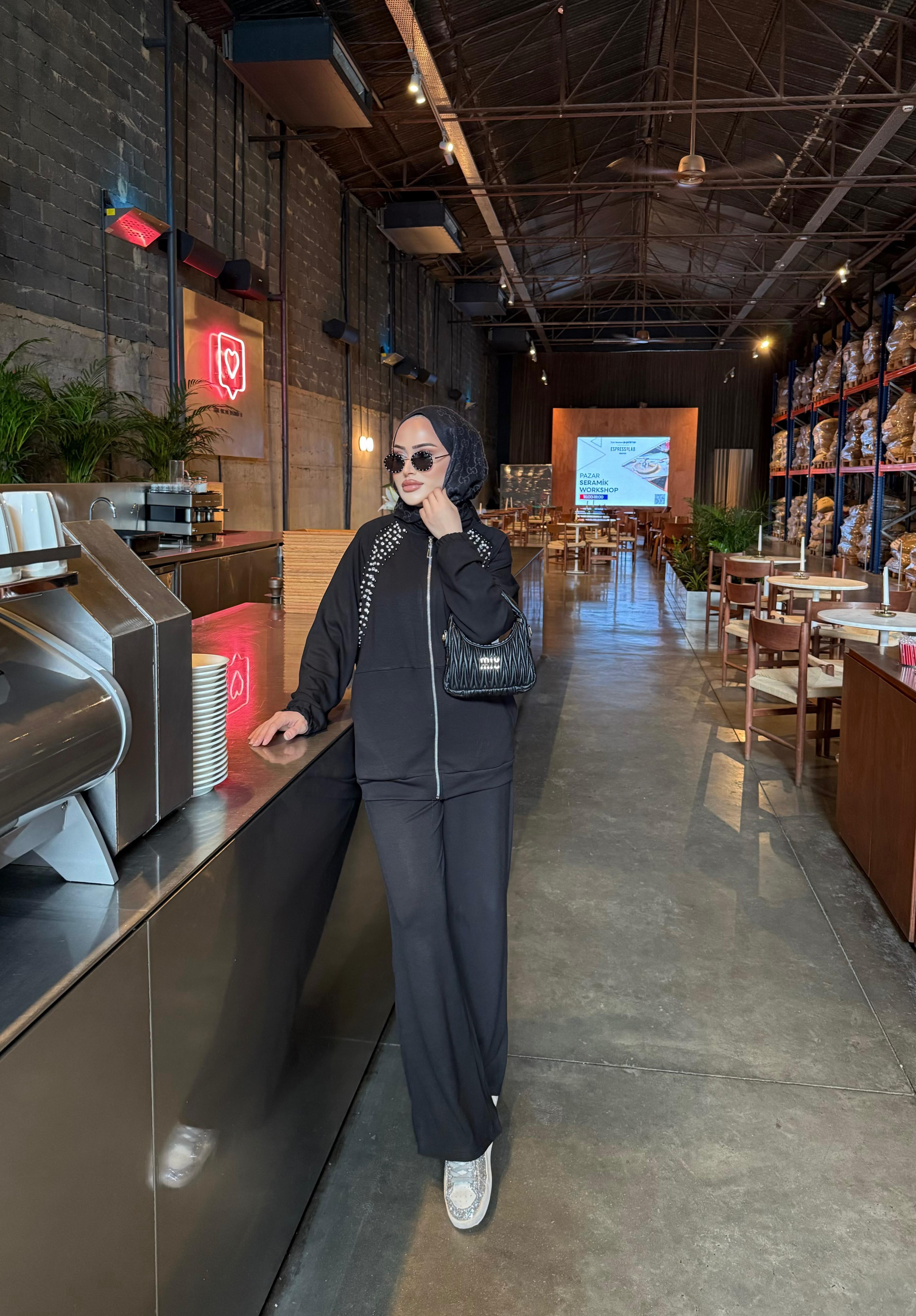 TKM-1909H&R ButikNaila Taşlı Oysh Takım Siyah