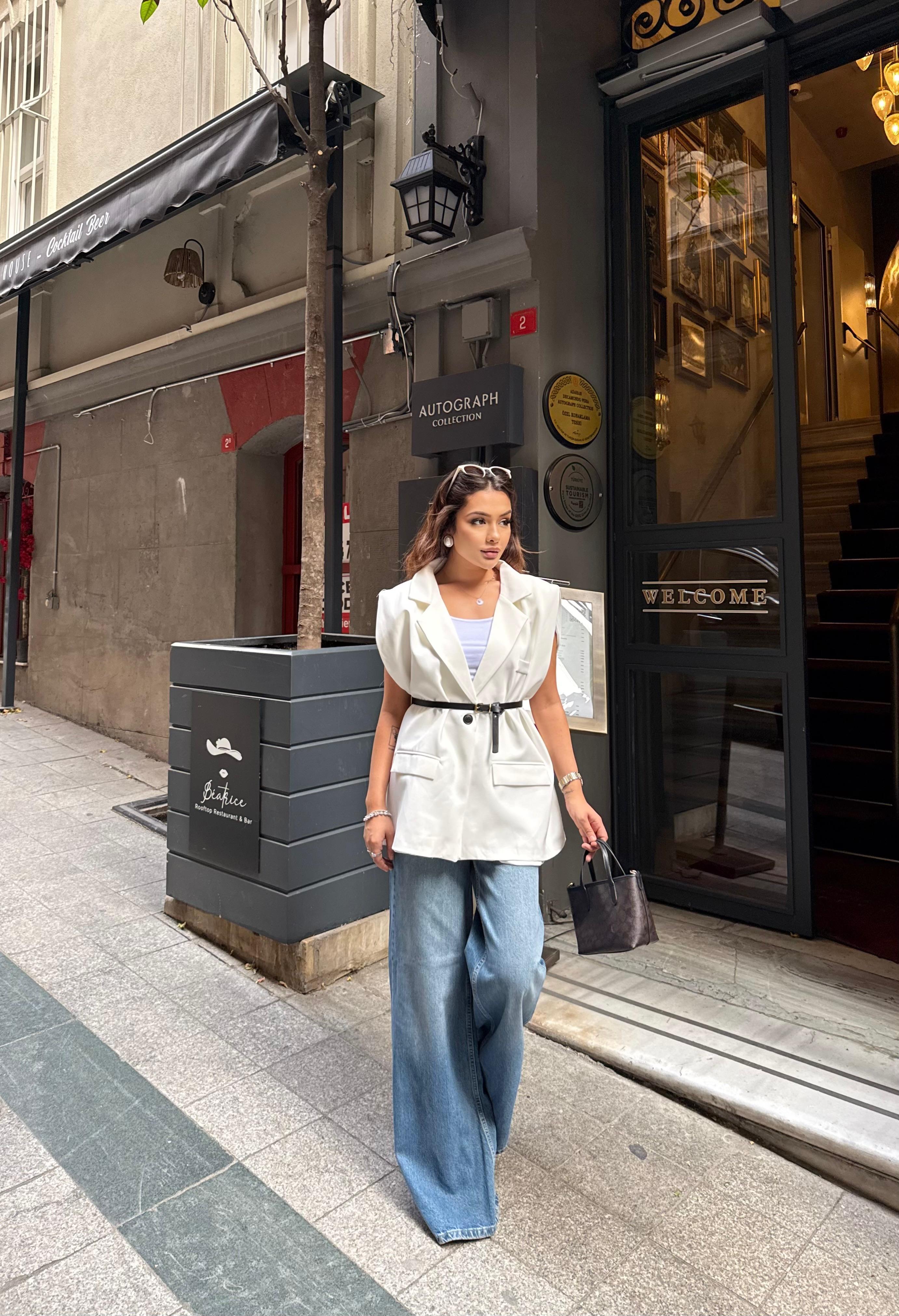 YELEK-275H&R ButikNes Vatka Detaylı Yelek Beyaz