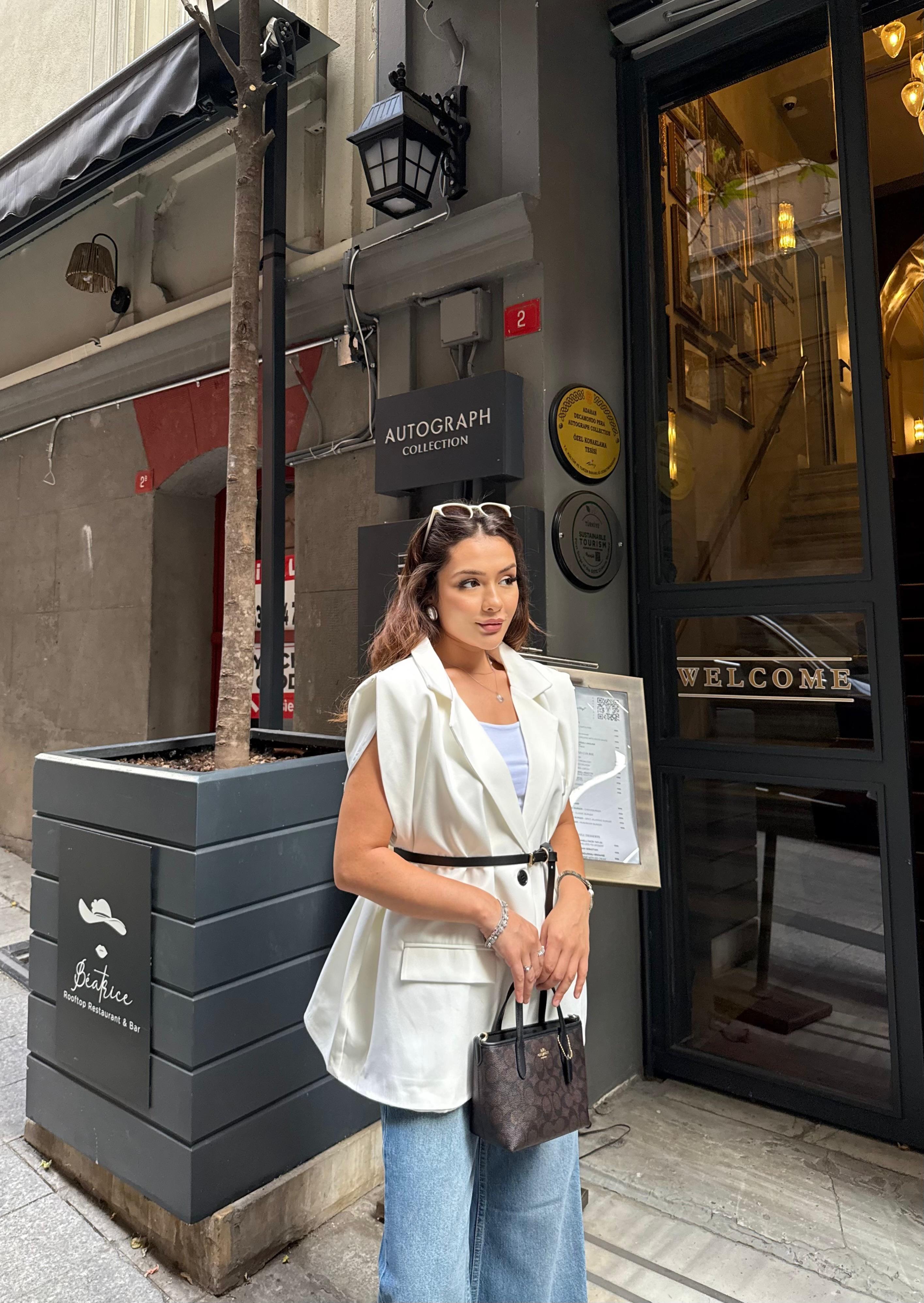 YELEK-275H&R ButikNes Vatka Detaylı Yelek Beyaz