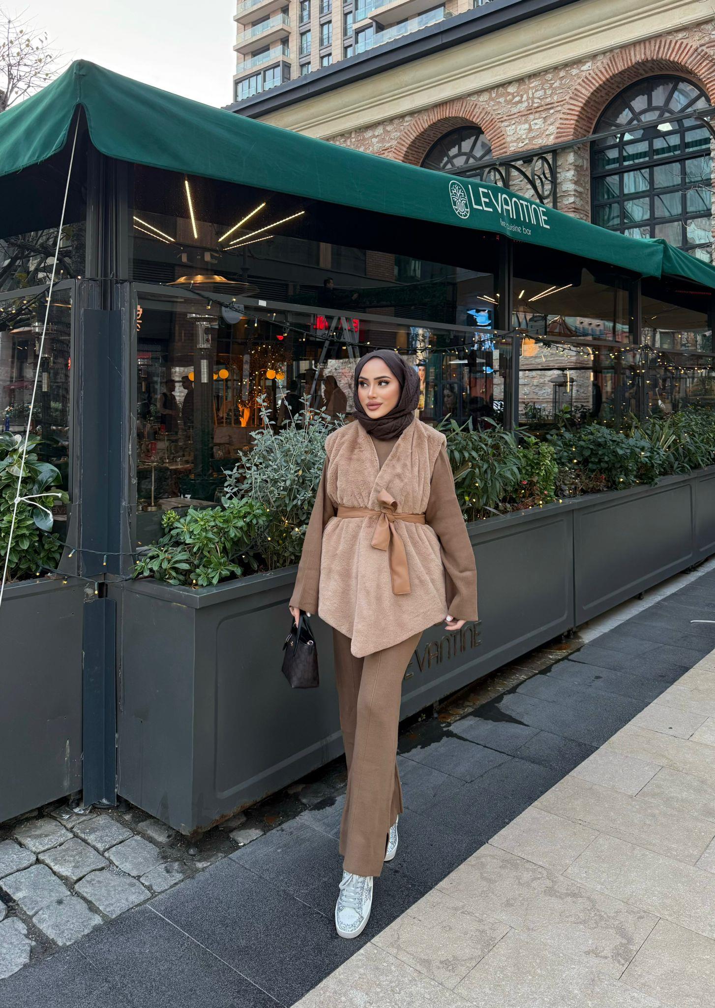 YELEK-256H&R ButikZeyna Tüylü Yelek Camel
