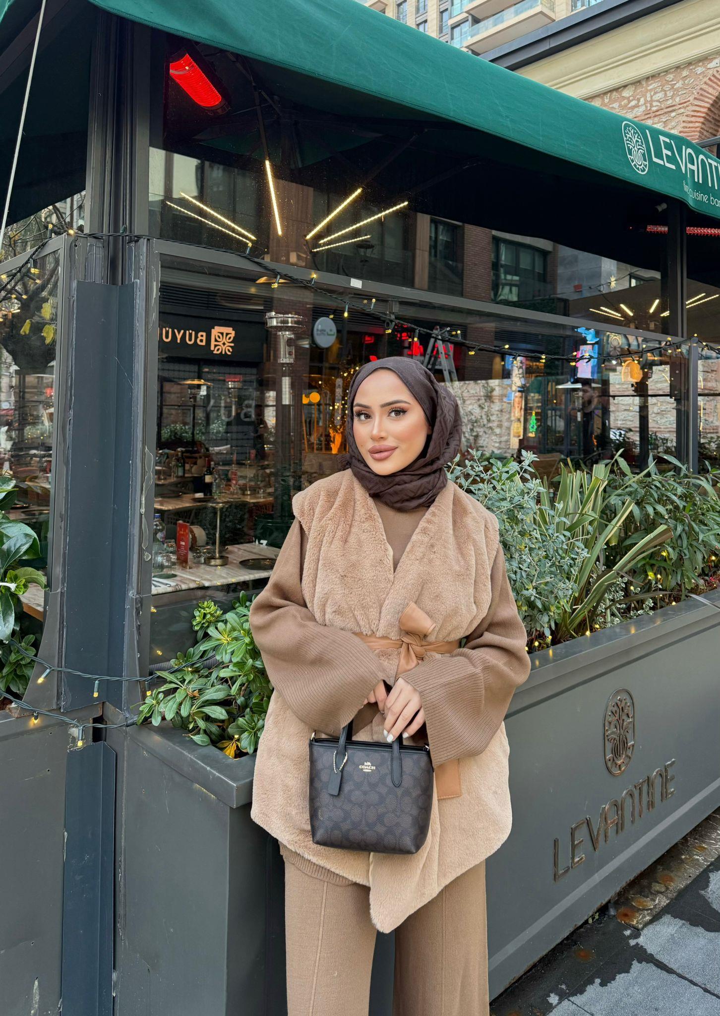 YELEK-256H&R ButikZeyna Tüylü Yelek Camel