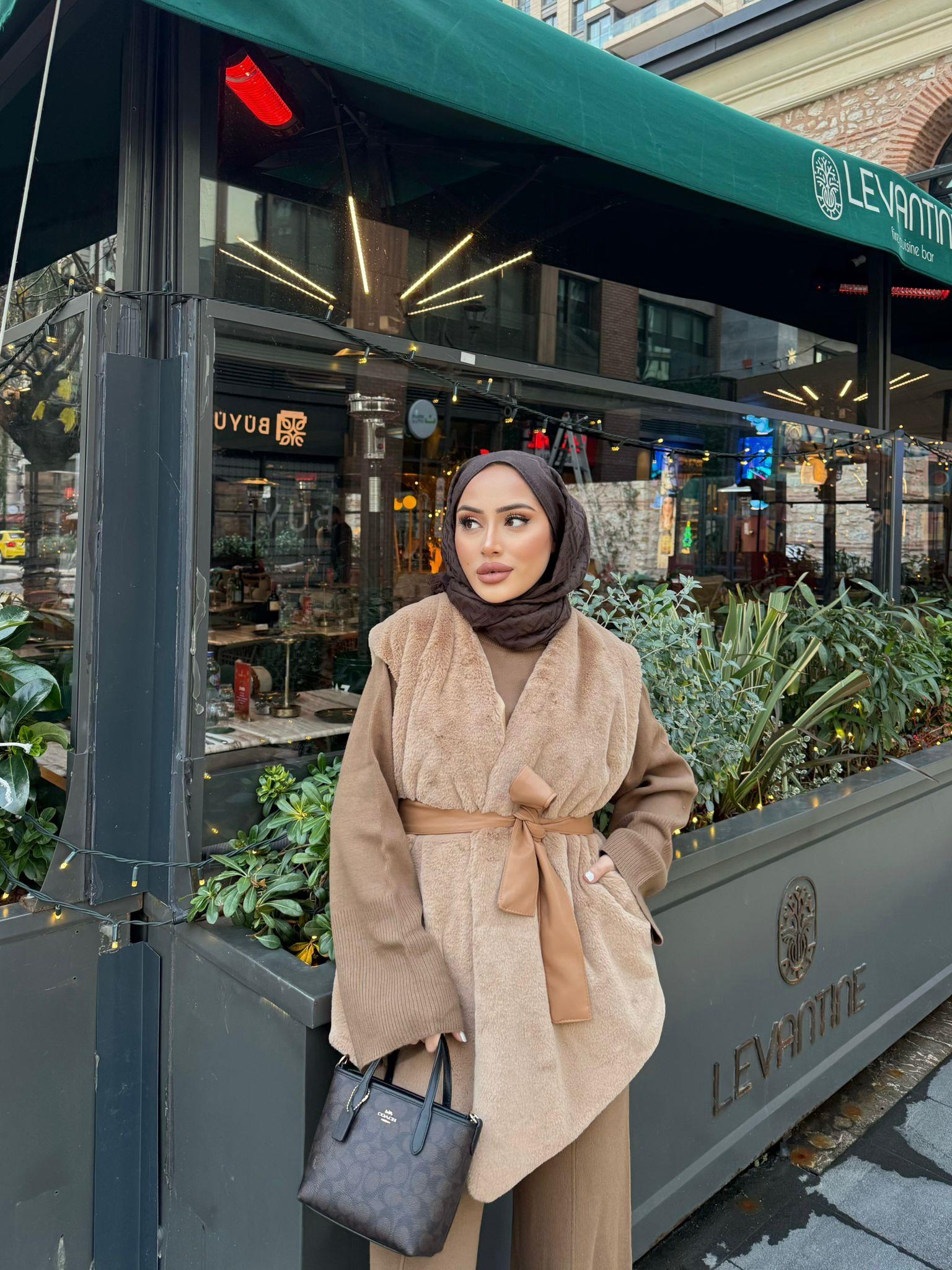 YELEK-256H&R ButikZeyna Tüylü Yelek Camel