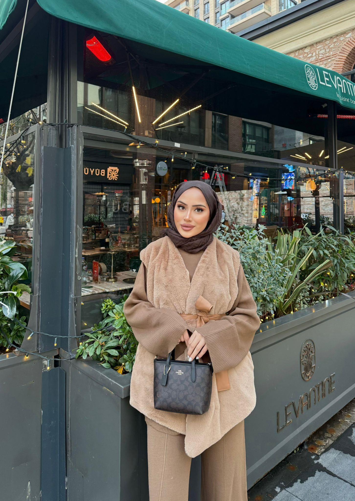 YELEK-256H&R ButikZeyna Tüylü Yelek Camel