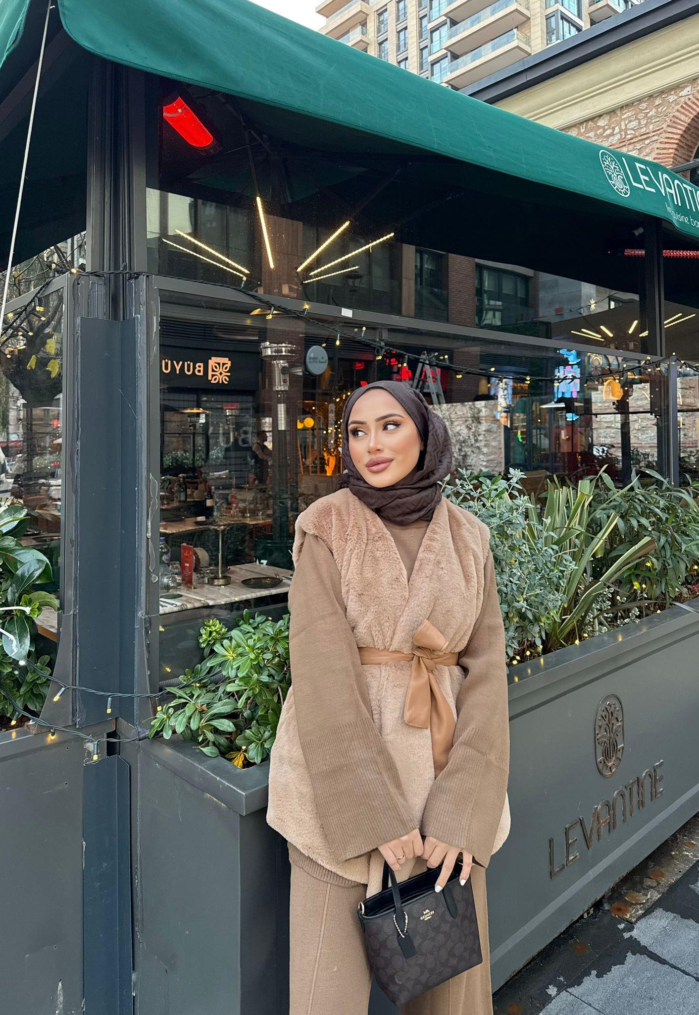 YELEK-256H&R ButikZeyna Tüylü Yelek Camel