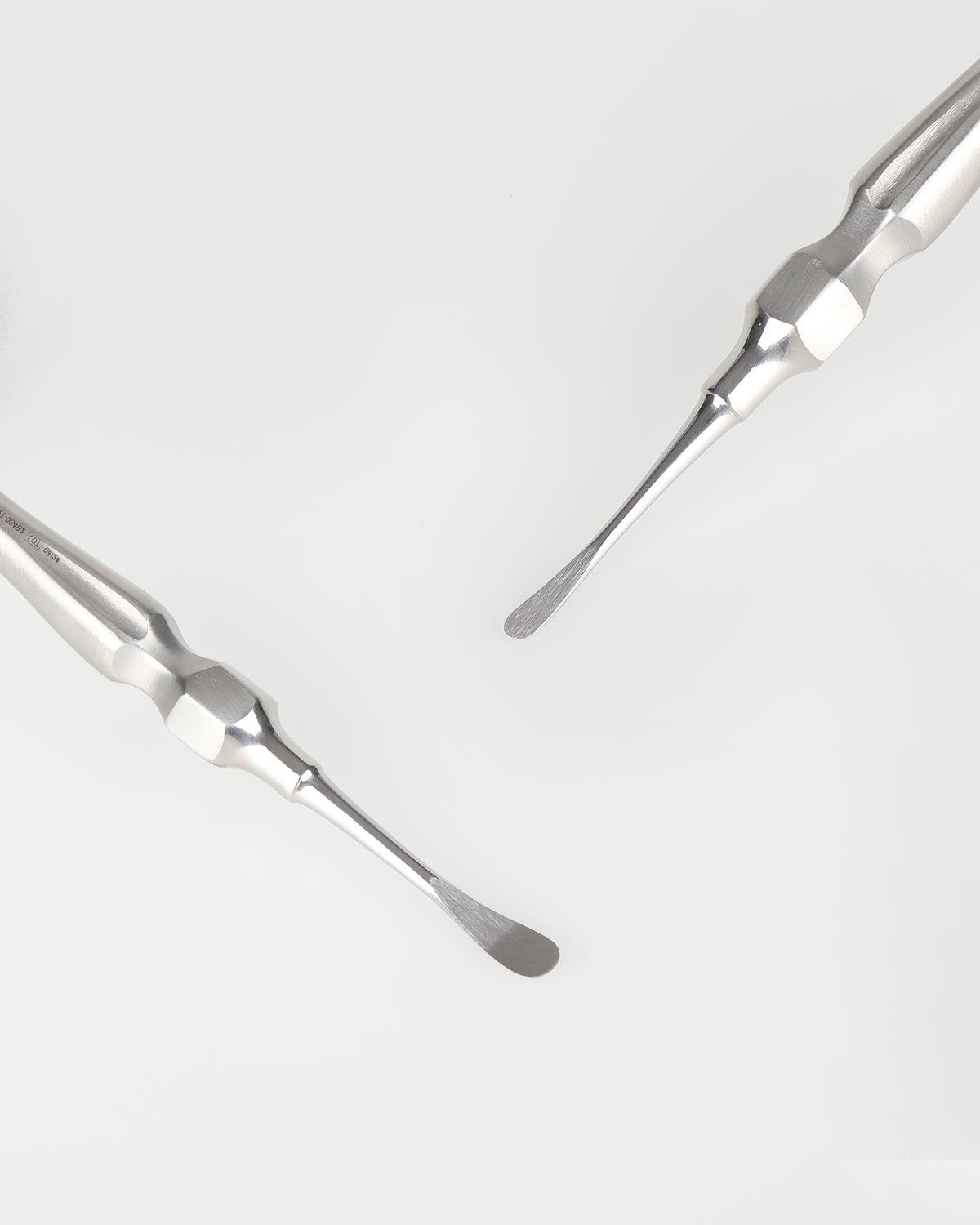 Doğrusal Oval Periost Elevatörü 6,38mm/3,8mm 19cm