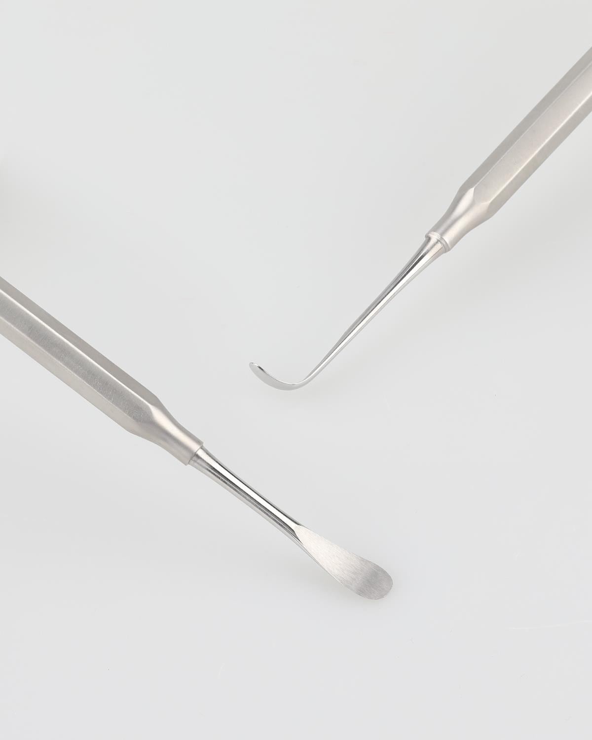 Queen  Açılı Oval-Oval Periost Elevatörü FREER 7mm-4mm 19cm - QRAS1H103