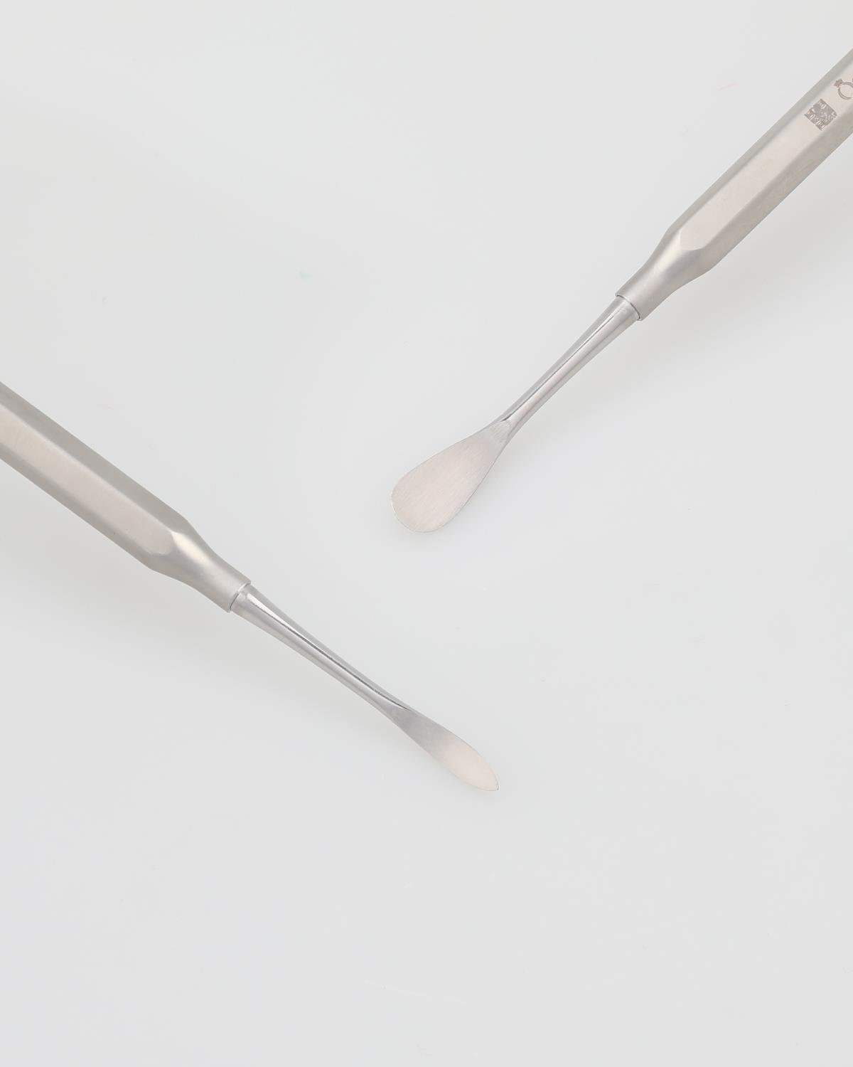 Queen  Doğrusal Oval-Sivri Periost Elevatörü Molt 8mm-4mm 19cm - QRAS1H063