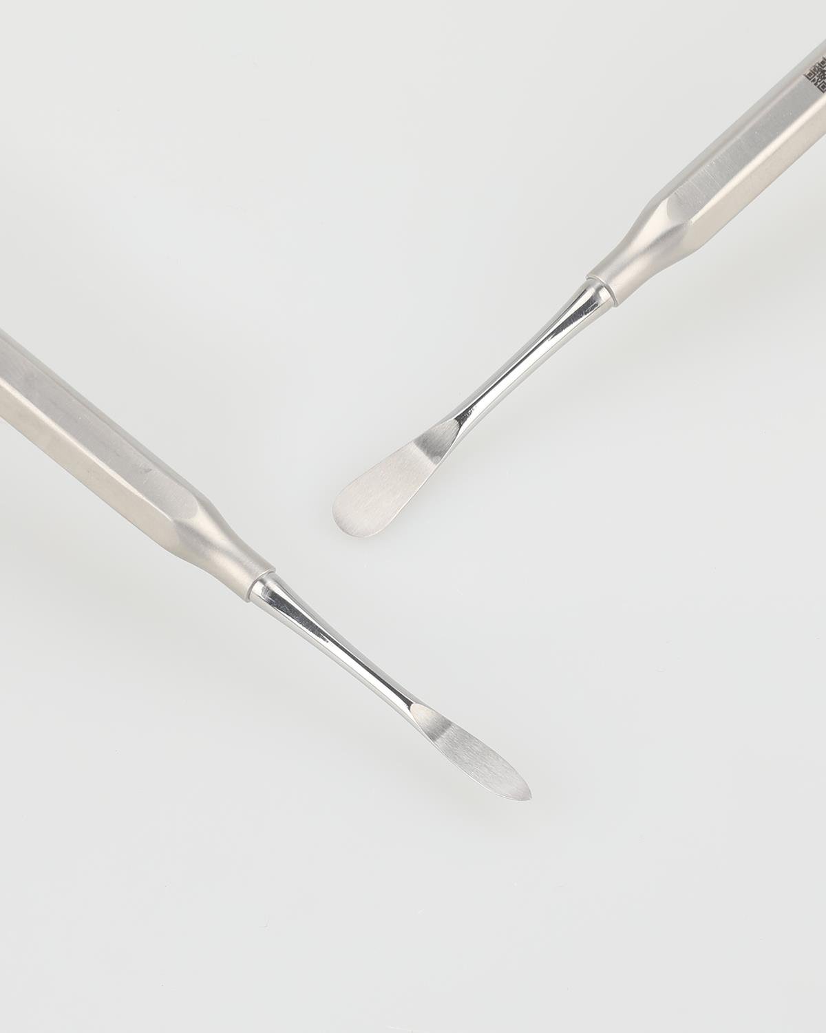 Queen  Doğrusal Oval-Sivri Periost Elevatörü Molt 6mm-4mm 19cm - QRAS1H062