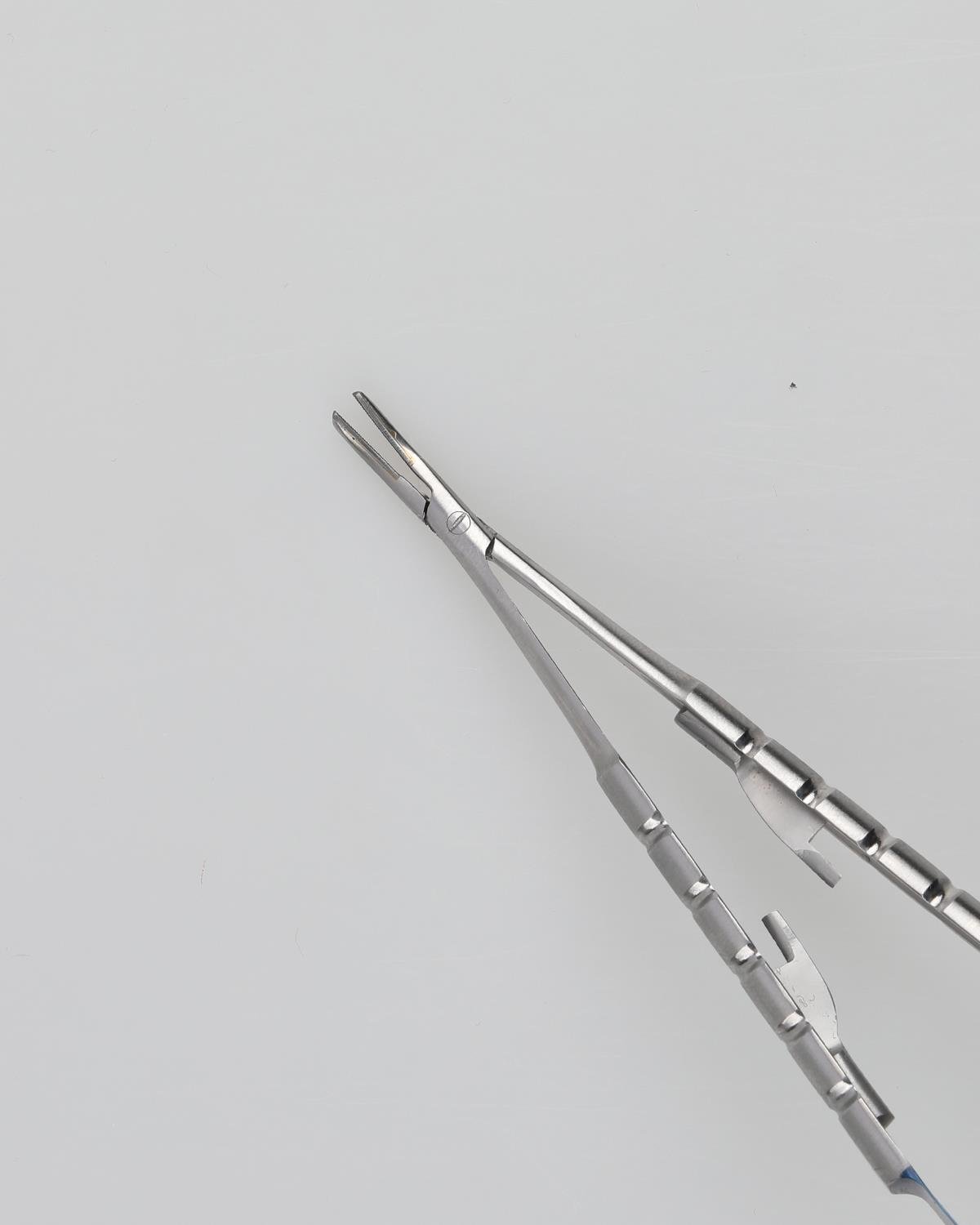 Queen TC Tungsten Carbide Eğri Mikro Portegü Castroviejo 14cm - QMICNHTC007