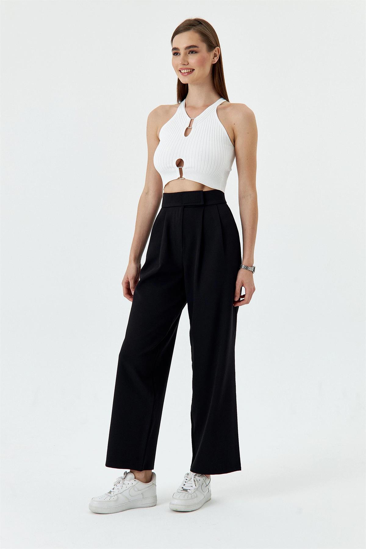 BÖSIGER SPORTLER MIT VORDERKRAGEN