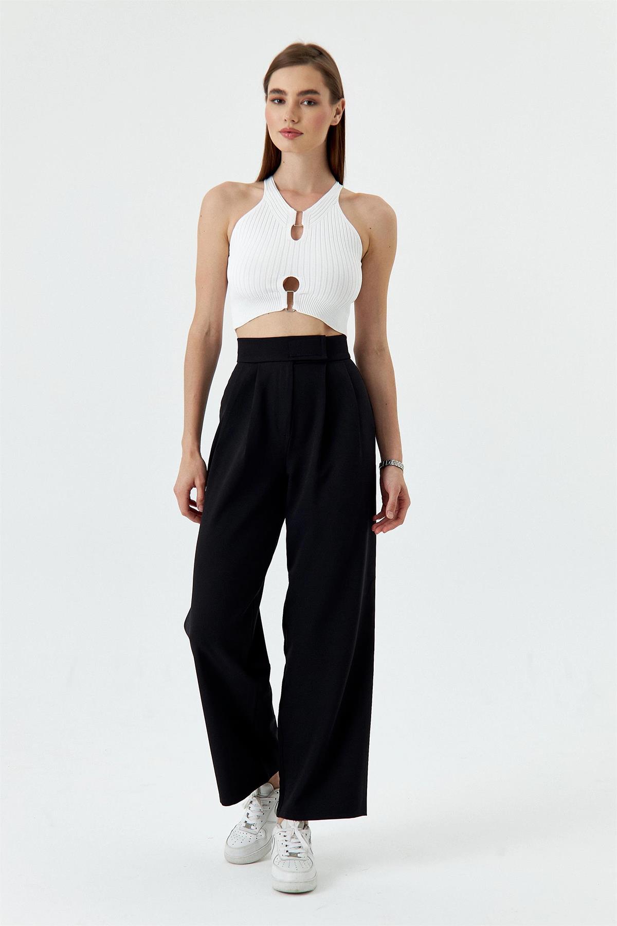 BÖSIGER SPORTLER MIT VORDERKRAGEN