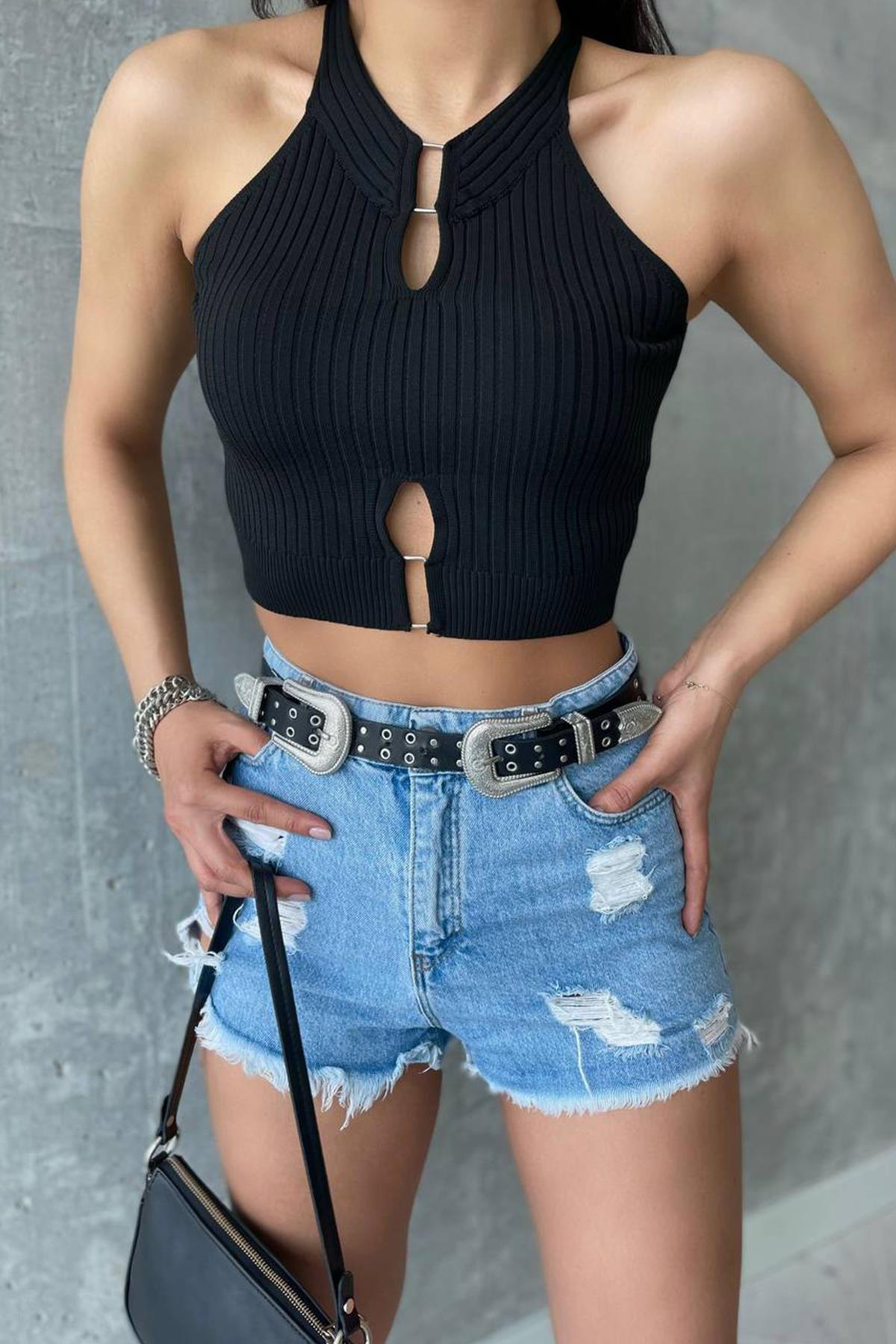 ЗЛЫЙ СПОРТСМЕН С ПЕРЕДНИМ ВОРОТНИКОМ