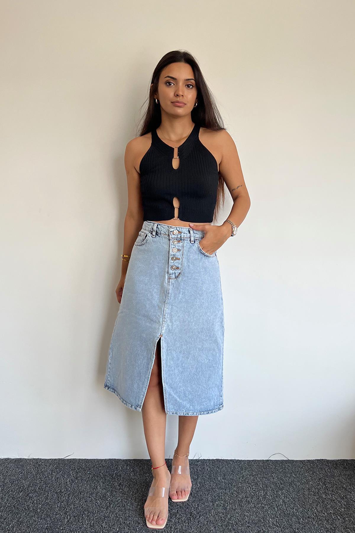 ЗЛЫЙ СПОРТСМЕН С ПЕРЕДНИМ ВОРОТНИКОМ