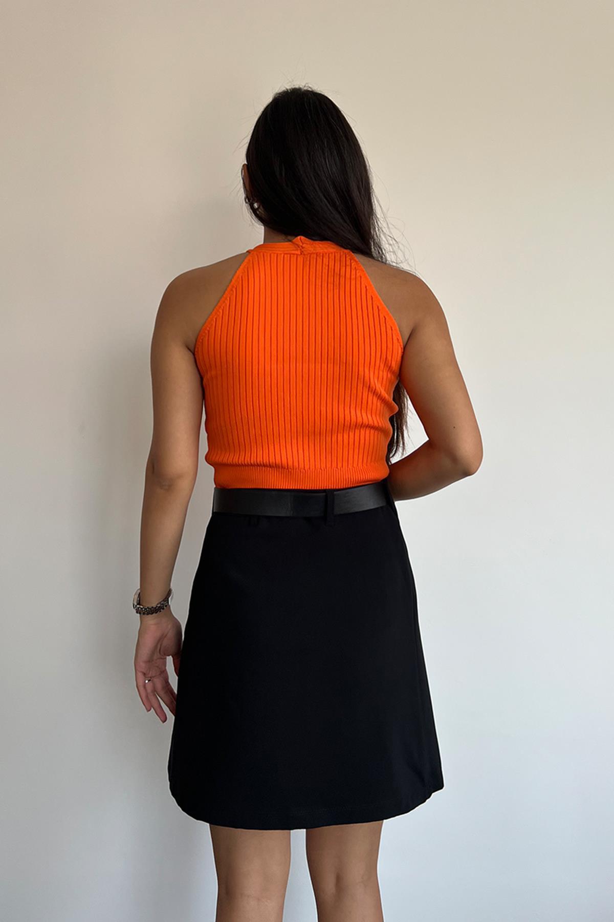 BÖSIGER SPORTLER MIT VORDERKRAGEN