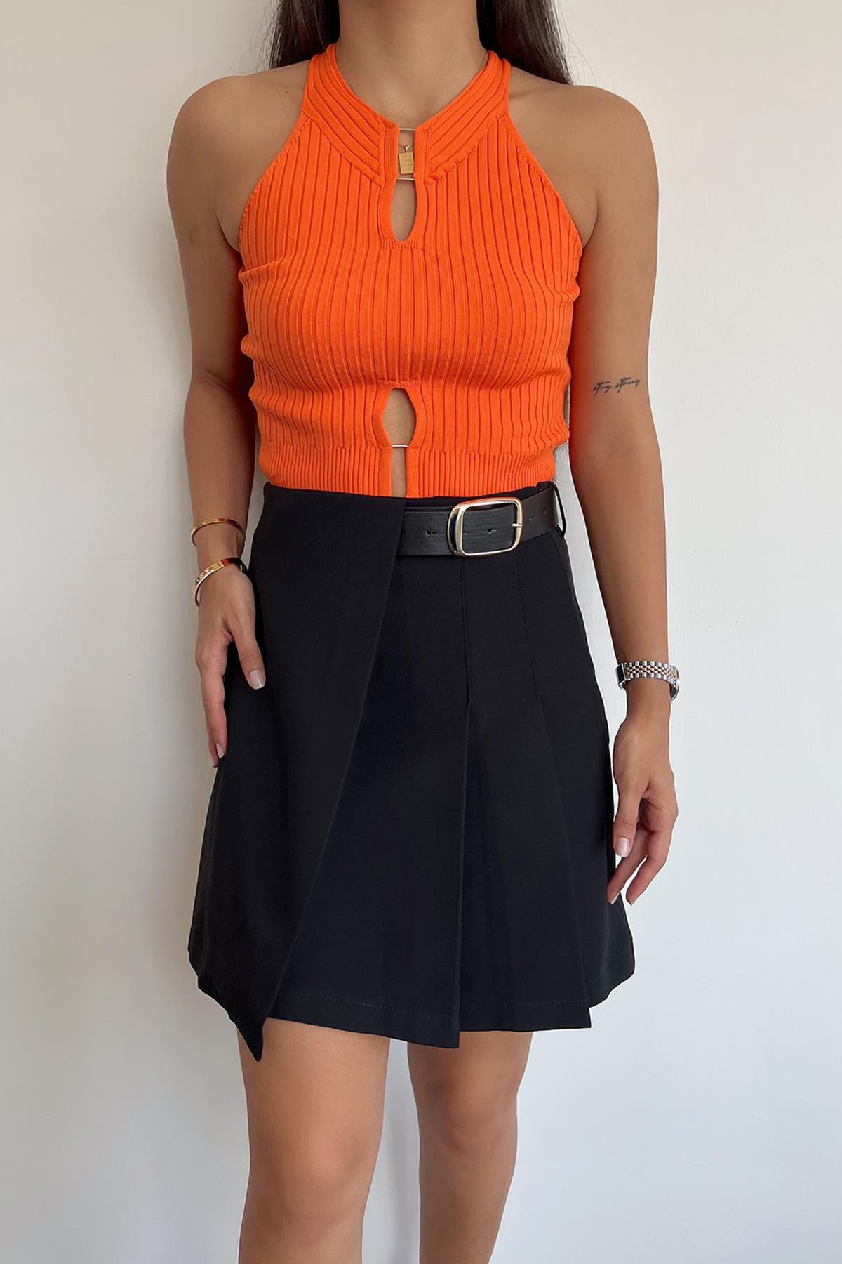 BÖSIGER SPORTLER MIT VORDERKRAGEN