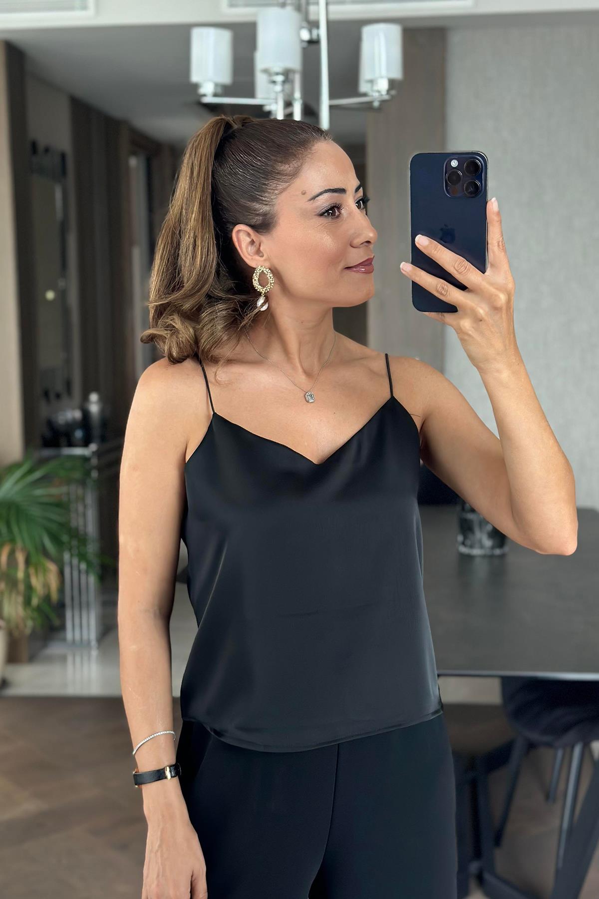 ASKILI SATEN BLUZ SİYAH