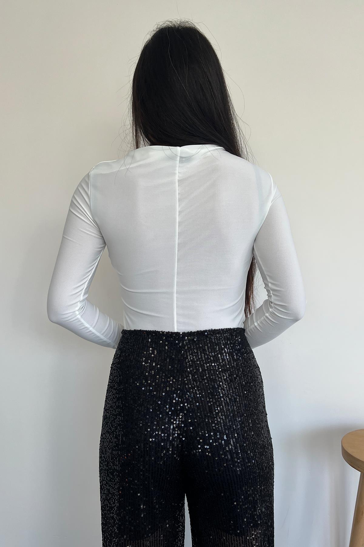 ÇAPRAZ BÜZGÜLÜ CROP BLUZ BEYAZ