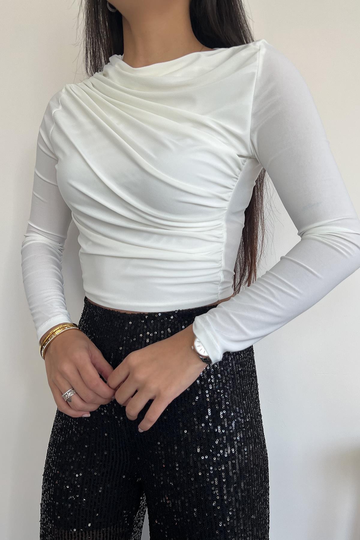 ÇAPRAZ BÜZGÜLÜ CROP BLUZ BEYAZ