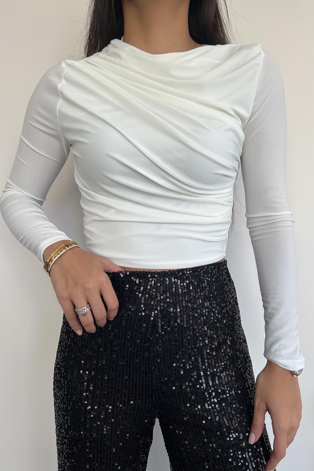 ÇAPRAZ BÜZGÜLÜ CROP BLUZ BEYAZ