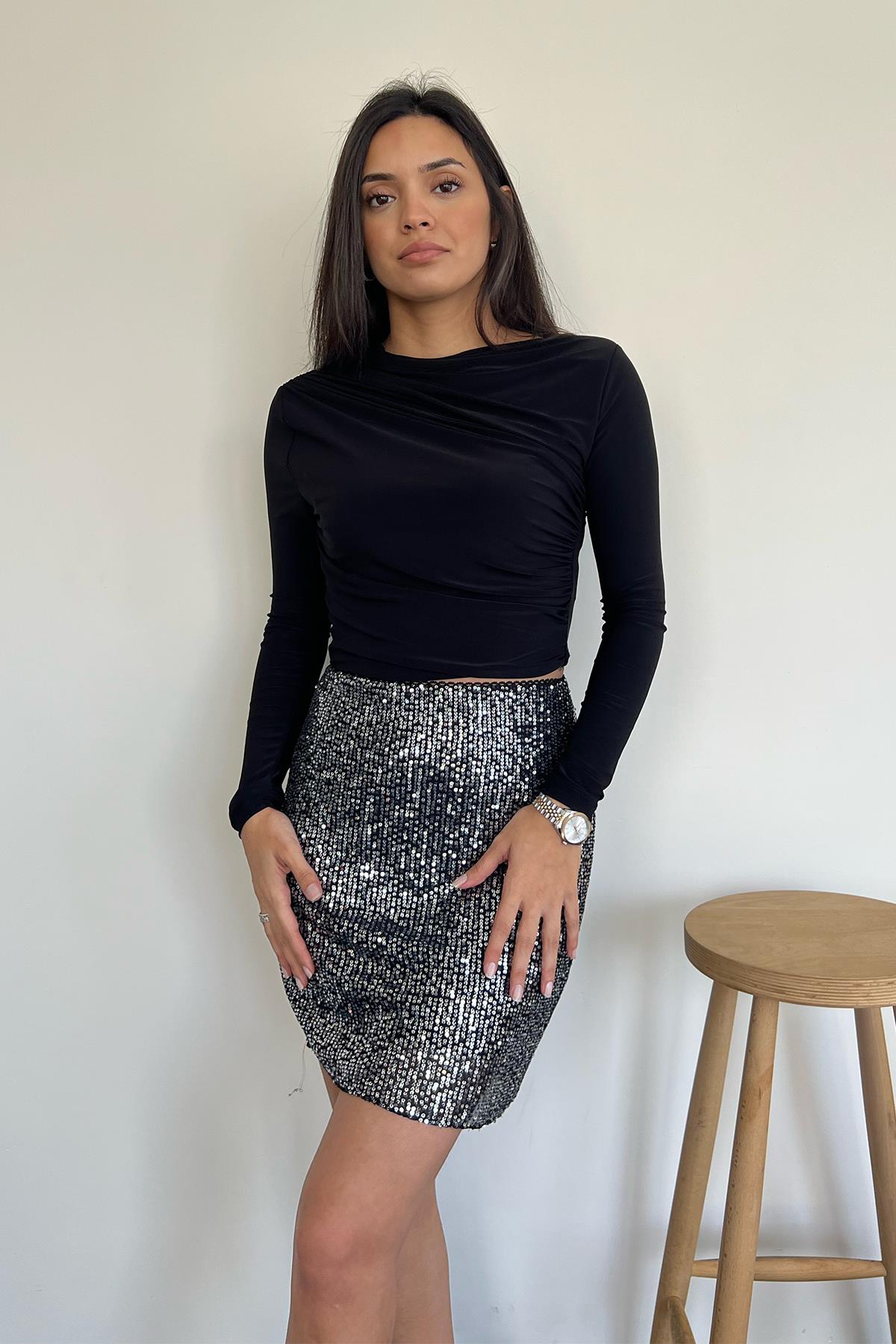 ÇAPRAZ BÜZGÜLÜ CROP BLUZ SİYAH