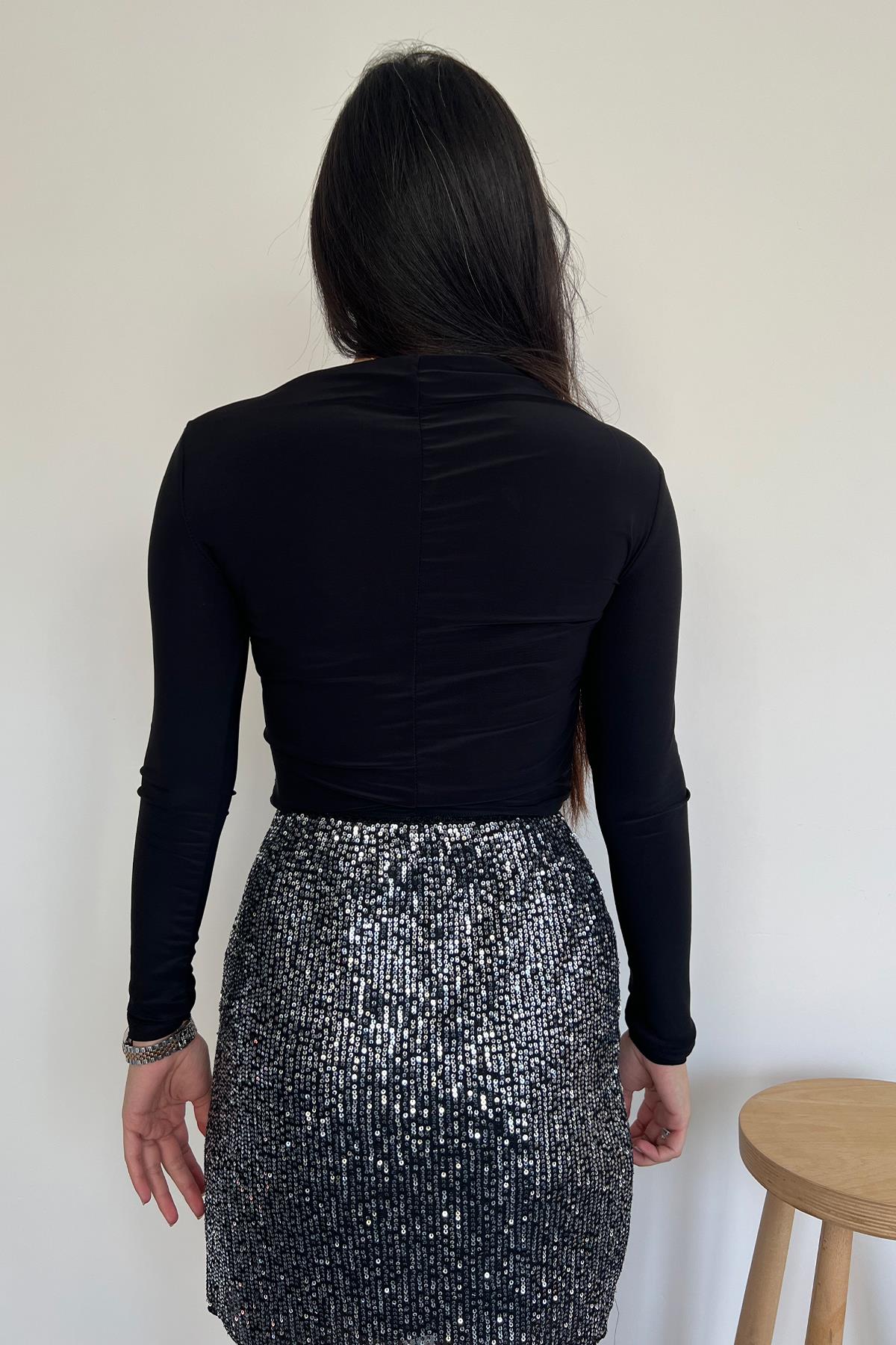 ÇAPRAZ BÜZGÜLÜ CROP BLUZ SİYAH