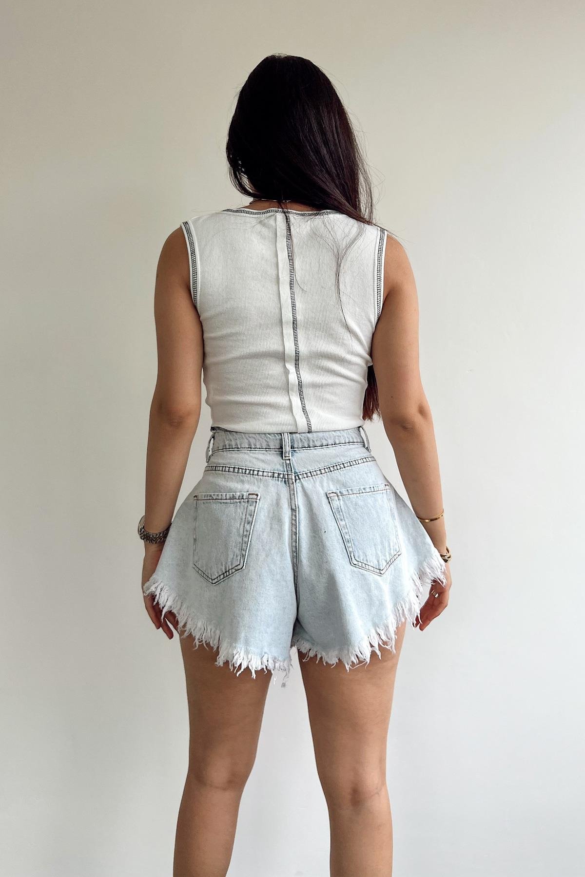 LINE DETAILED BLOUSE