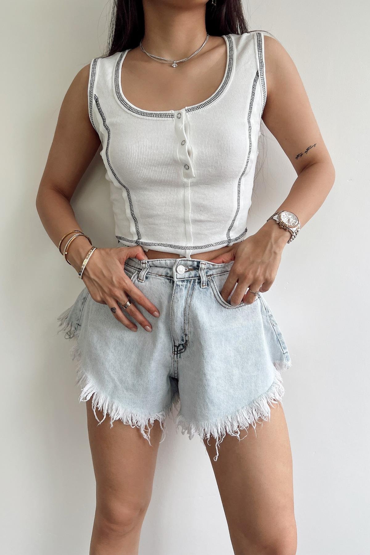 LINE DETAILED BLOUSE