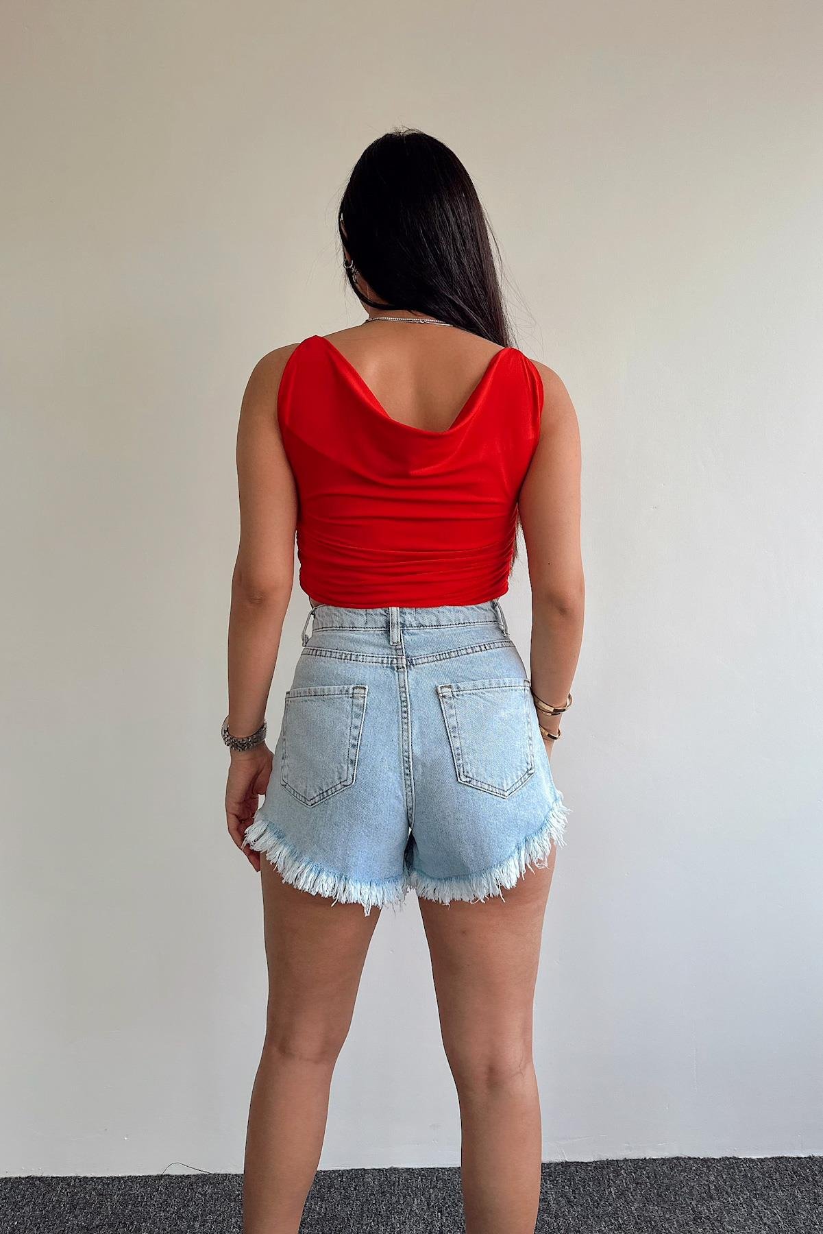 HEMDBLUSE MIT ABGESTIMMTEM KRAGEN