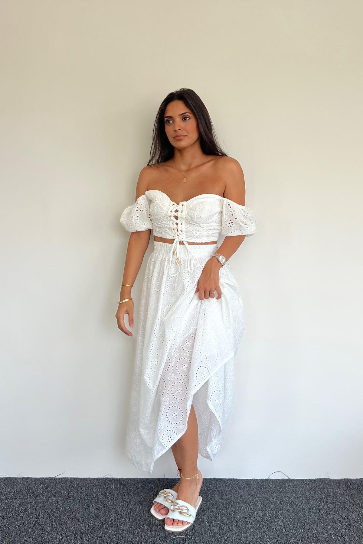 FISTO DETAILED CROP BLOUSE