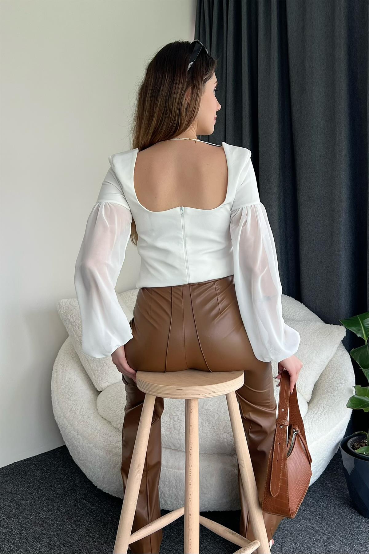 TÜLLBLUSE MIT HERZKRAGENÄRMELN