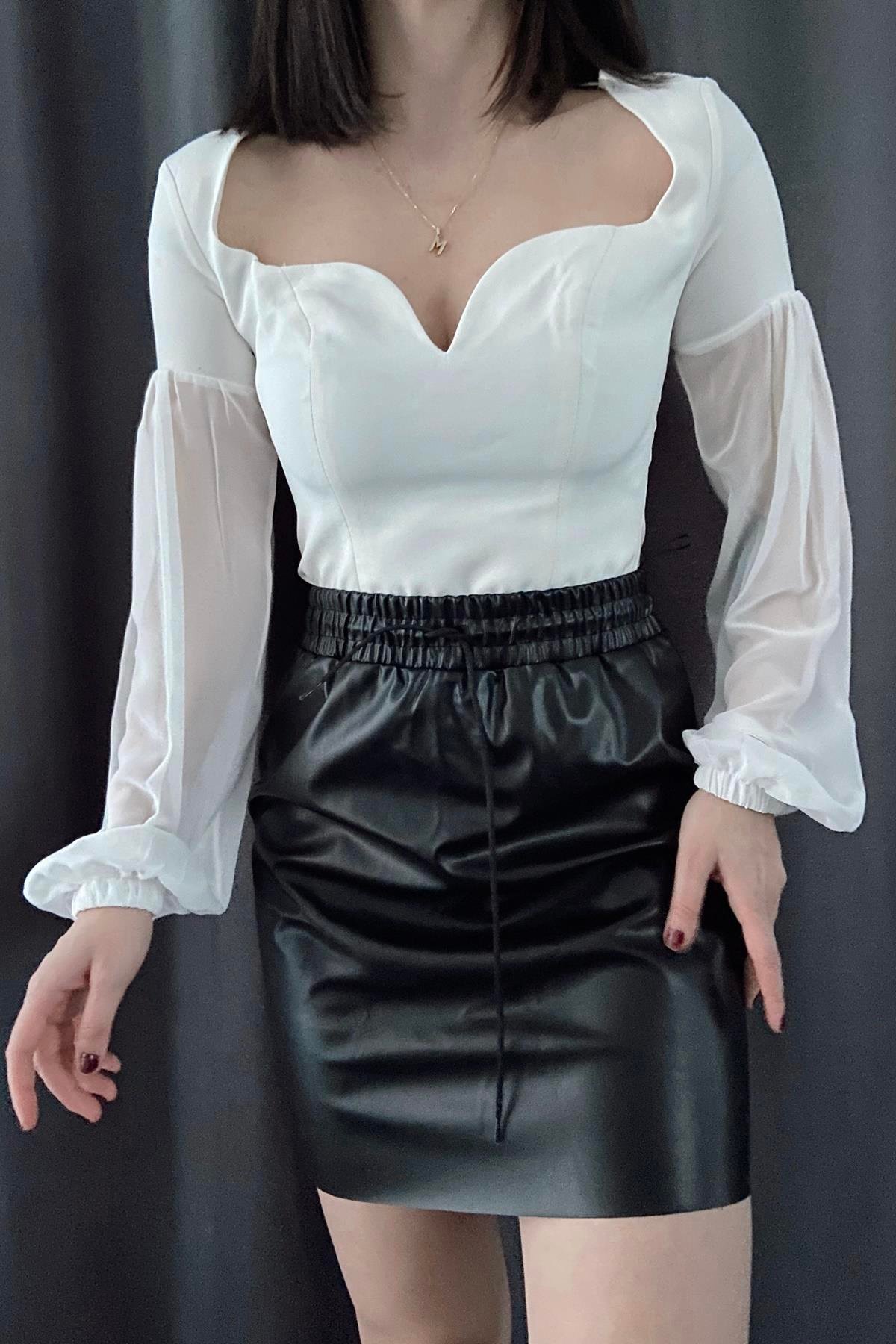 TÜLLBLUSE MIT HERZKRAGENÄRMELN