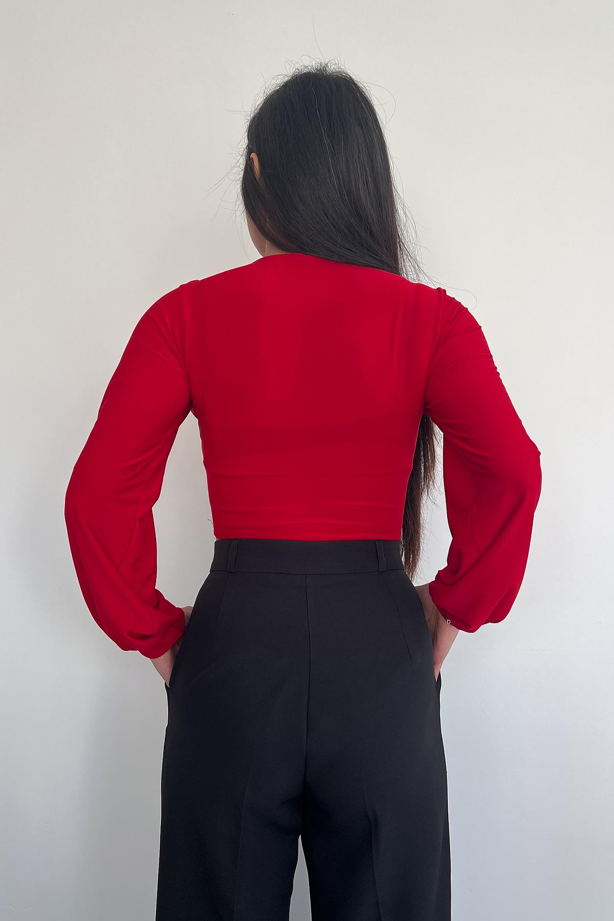 OMUZDAN BÜZGÜLÜ CROP BLUZ KIRMIZI