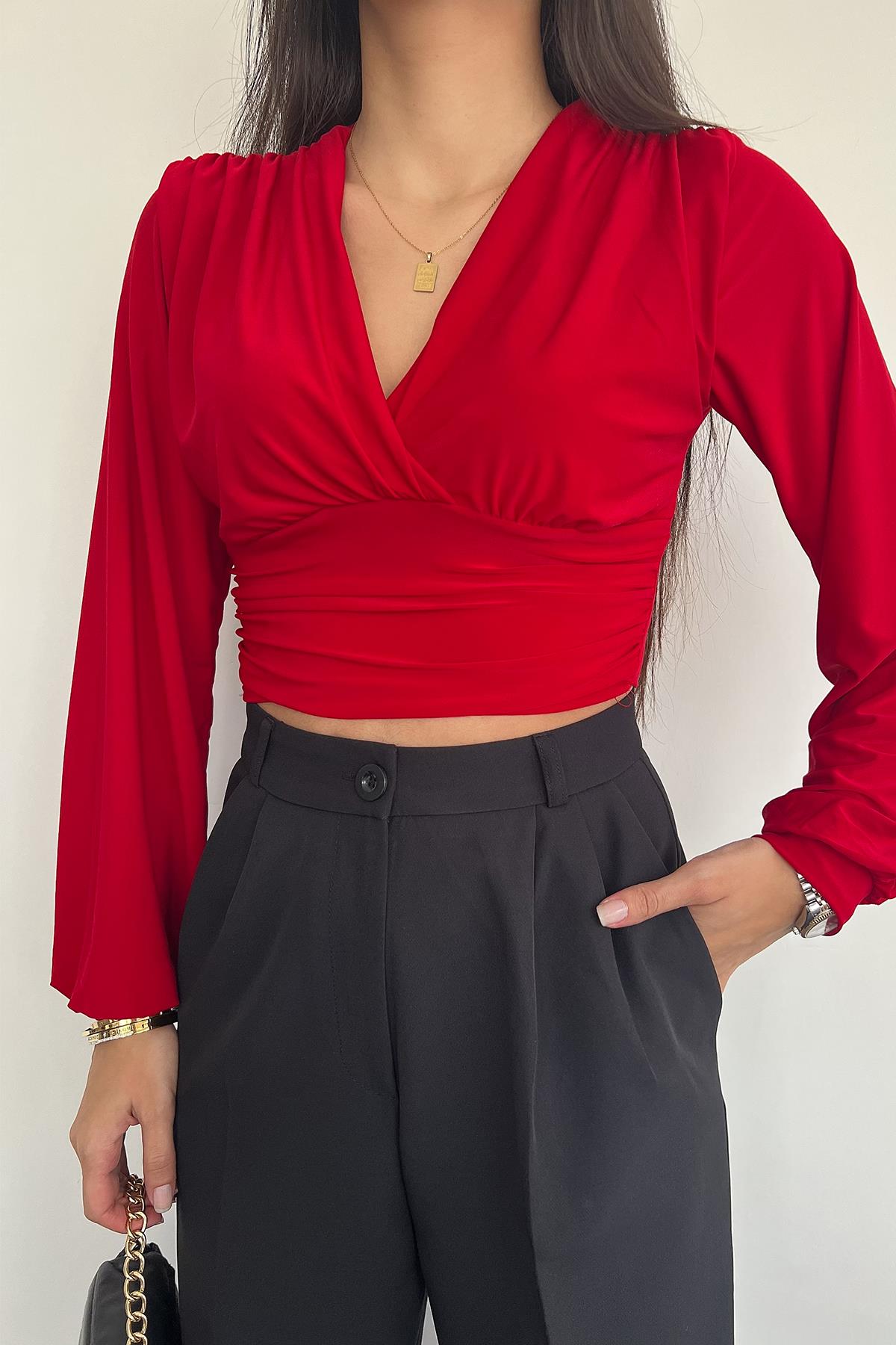 OMUZDAN BÜZGÜLÜ CROP BLUZ KIRMIZI