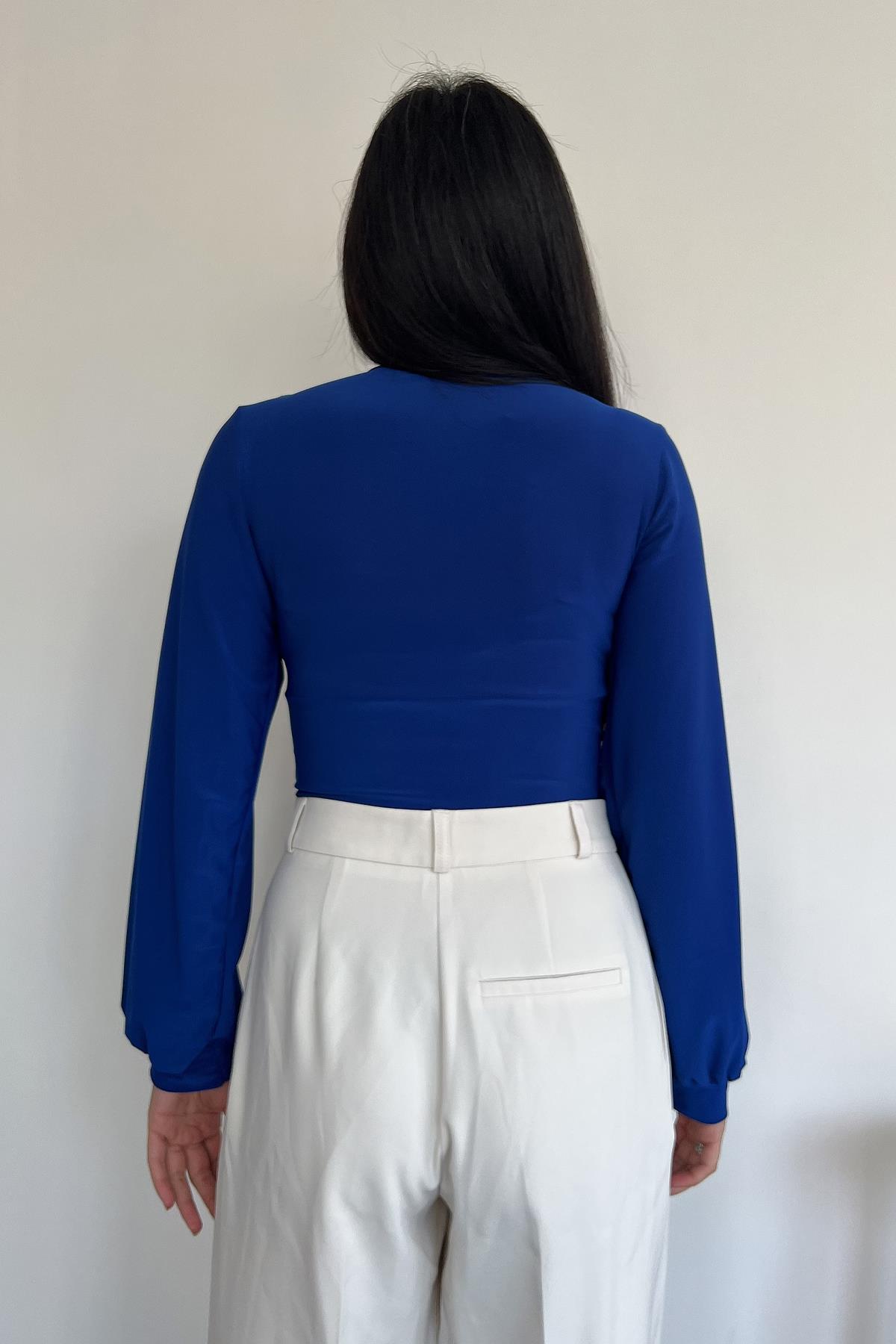 OMUZDAN BÜZGÜLÜ CROP BLUZ SAKS