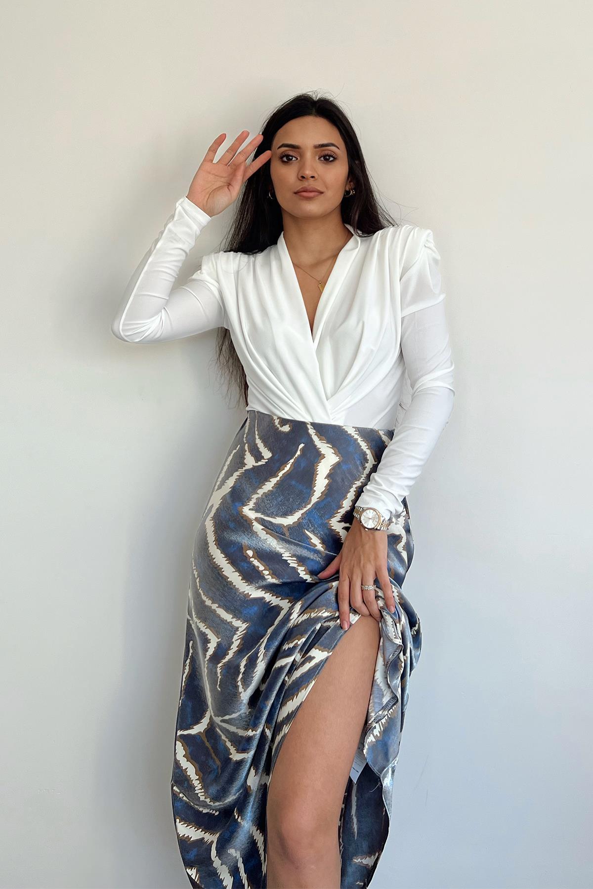 OMUZLARI VATKALI ZIBIN BLUZ BEYAZ