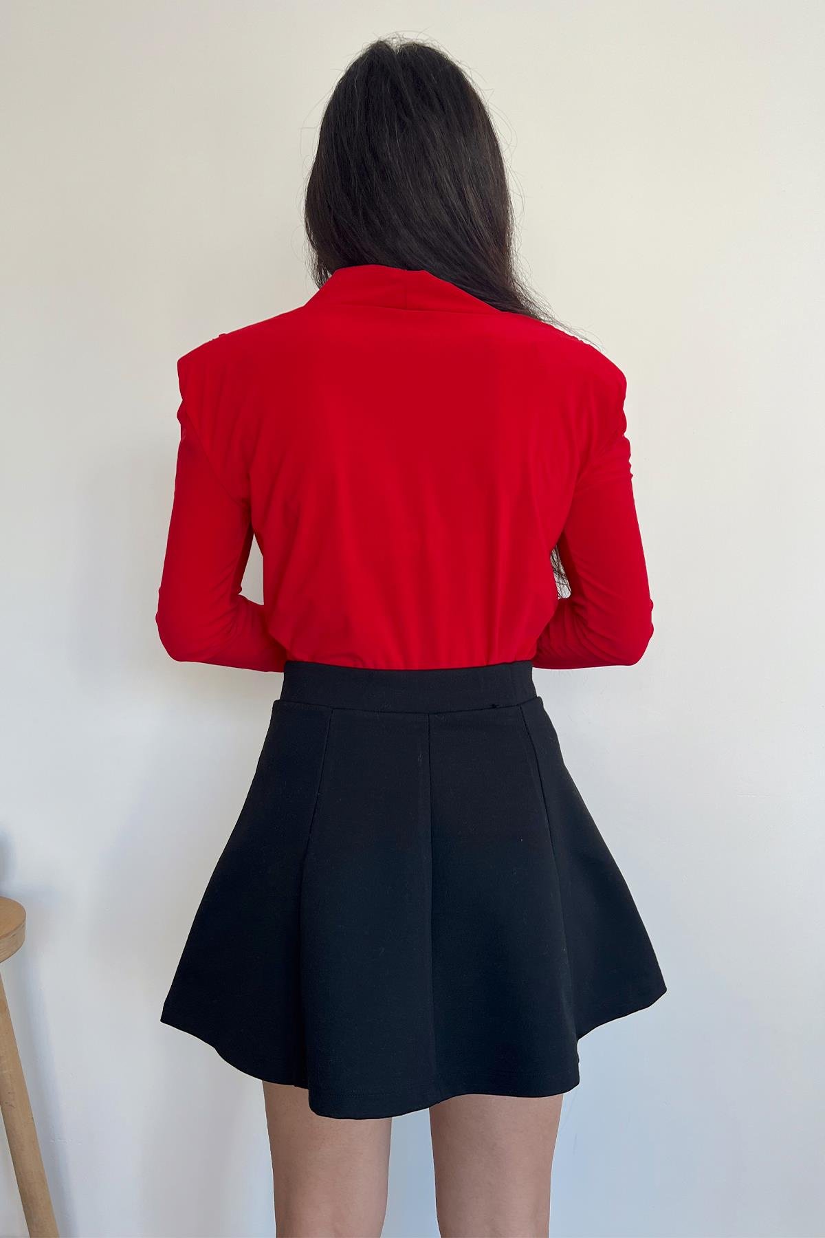 OMUZLARI VATKALI ZIBIN BLUZ KIRMIZI