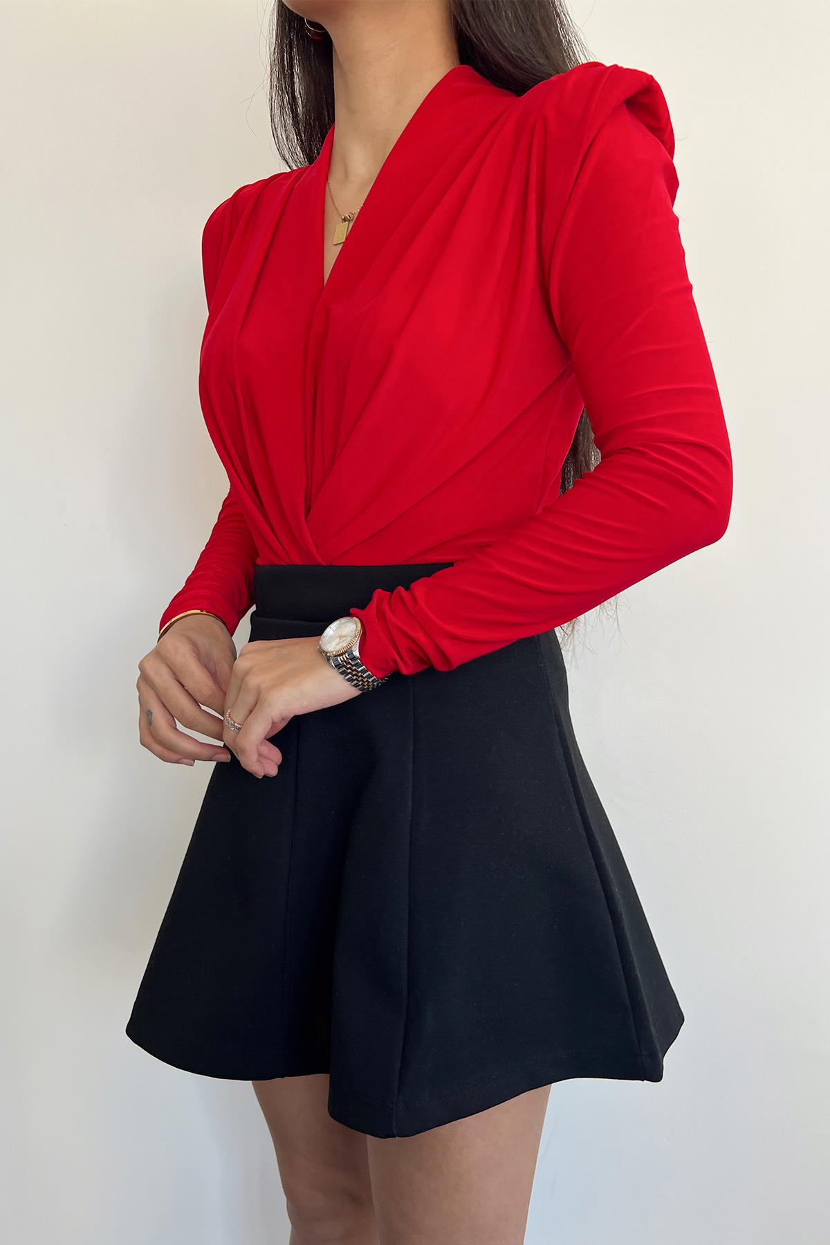 OMUZLARI VATKALI ZIBIN BLUZ KIRMIZI