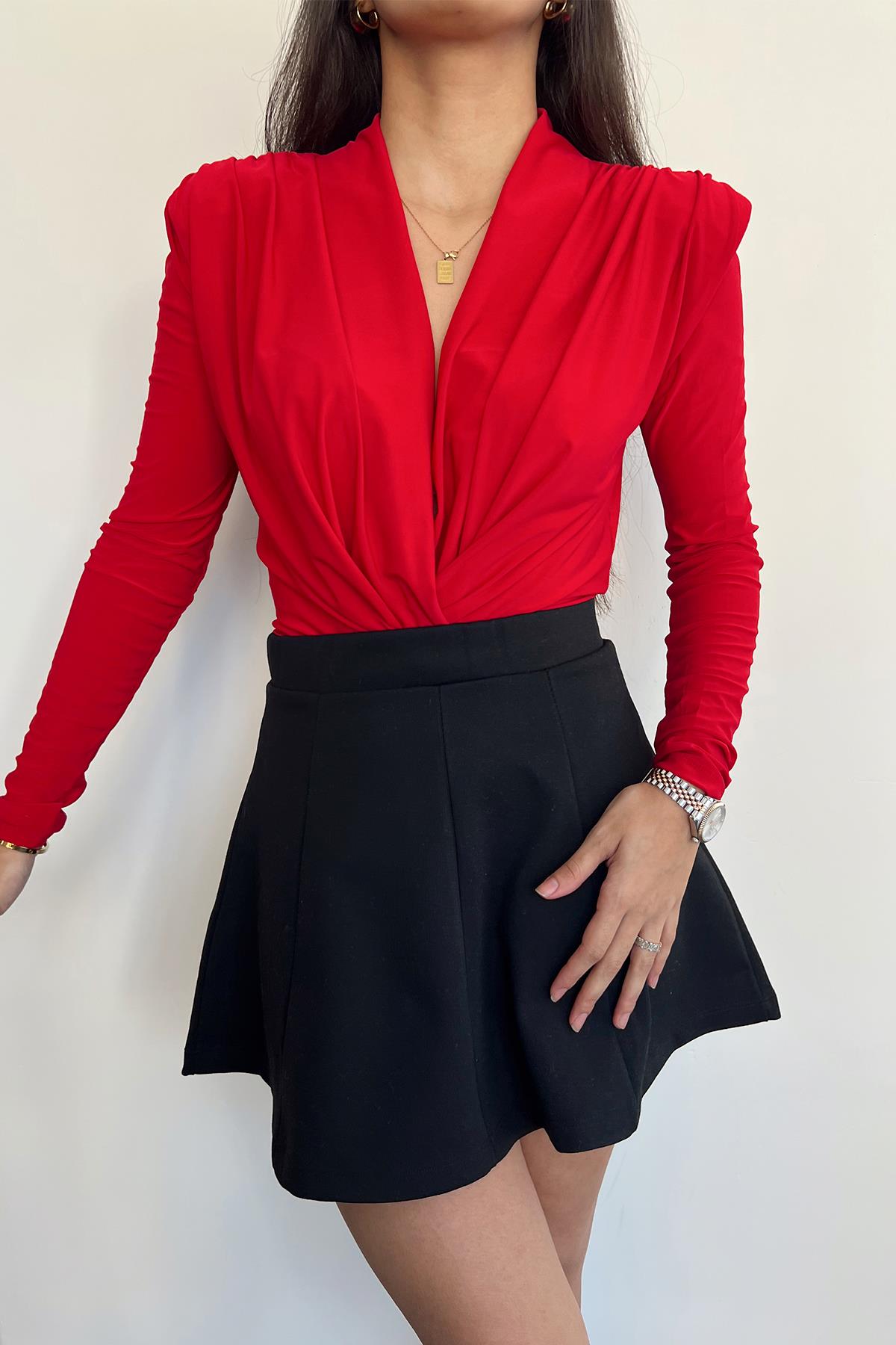 OMUZLARI VATKALI ZIBIN BLUZ KIRMIZI