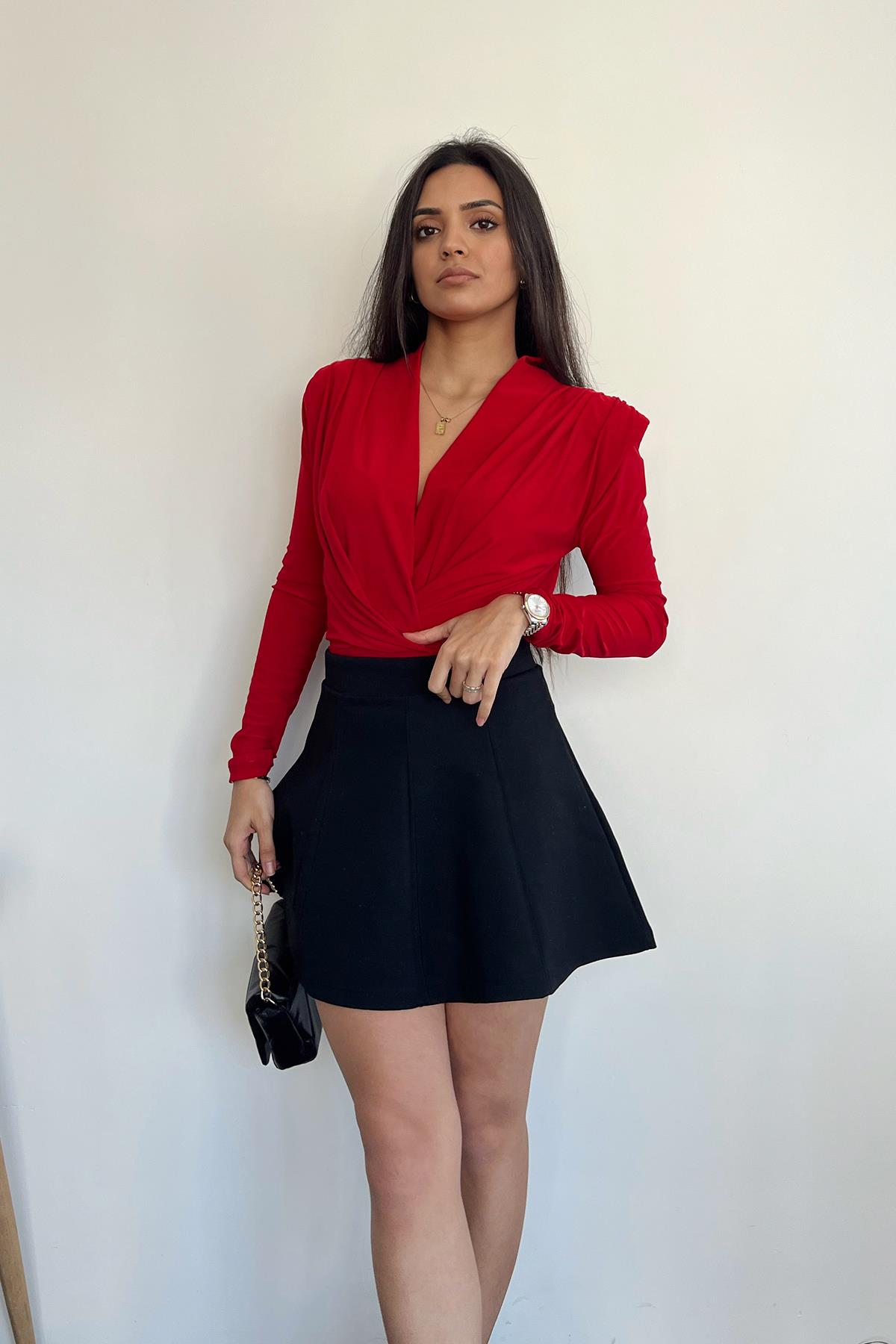 OMUZLARI VATKALI ZIBIN BLUZ KIRMIZI