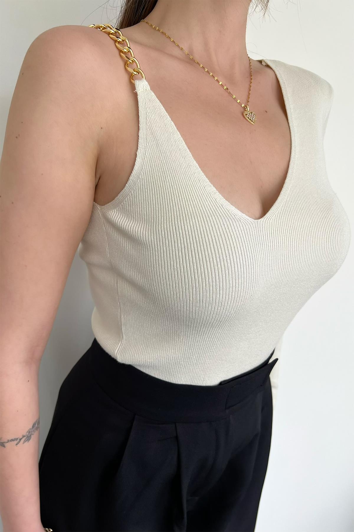 ONE SHOULDER CHAIN BLOUSE