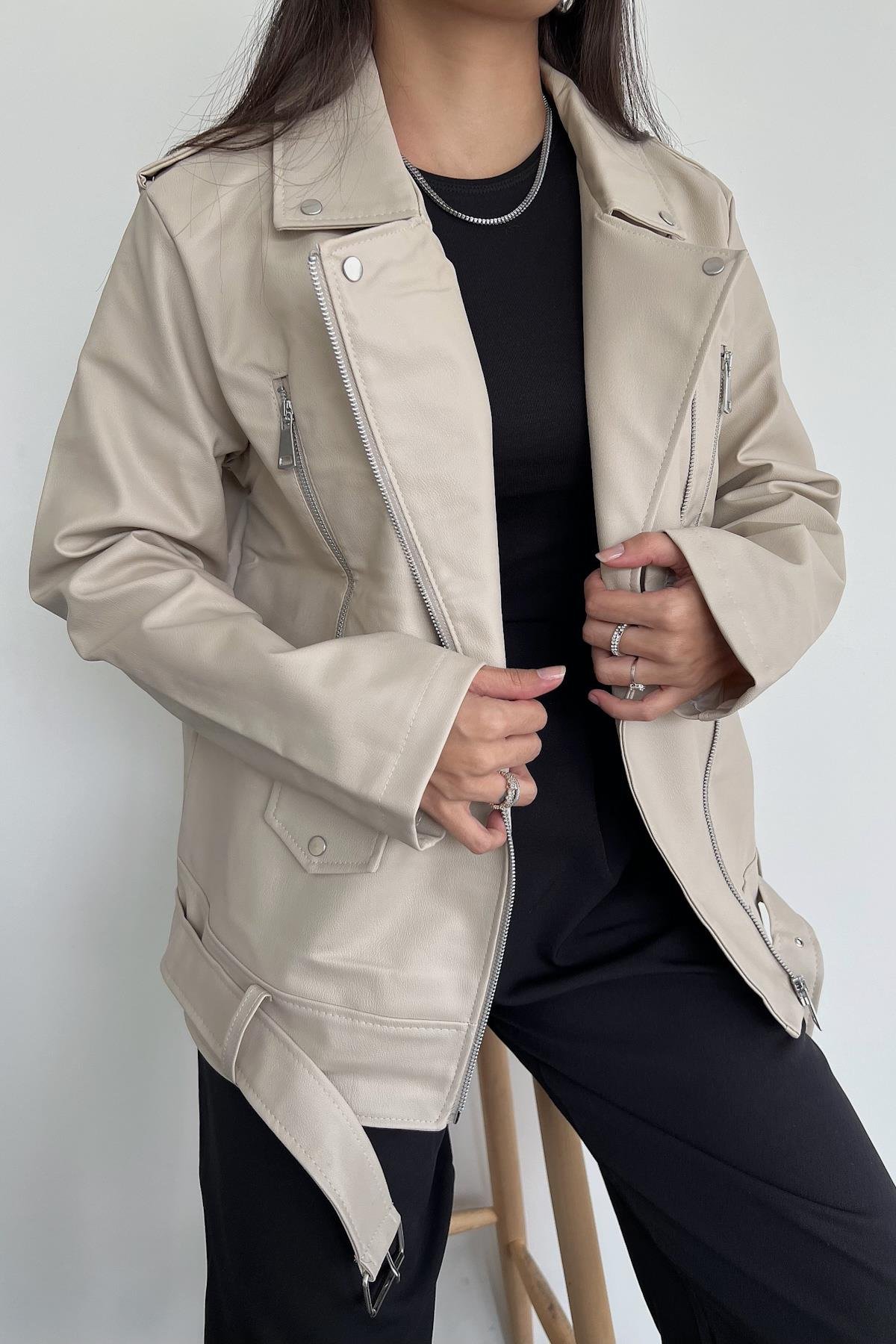 КОЖАНАЯ КУРТКА СРЕДНЕГО РАЗМЕРА С ПОЯСОМ НА ПОЯСИИ